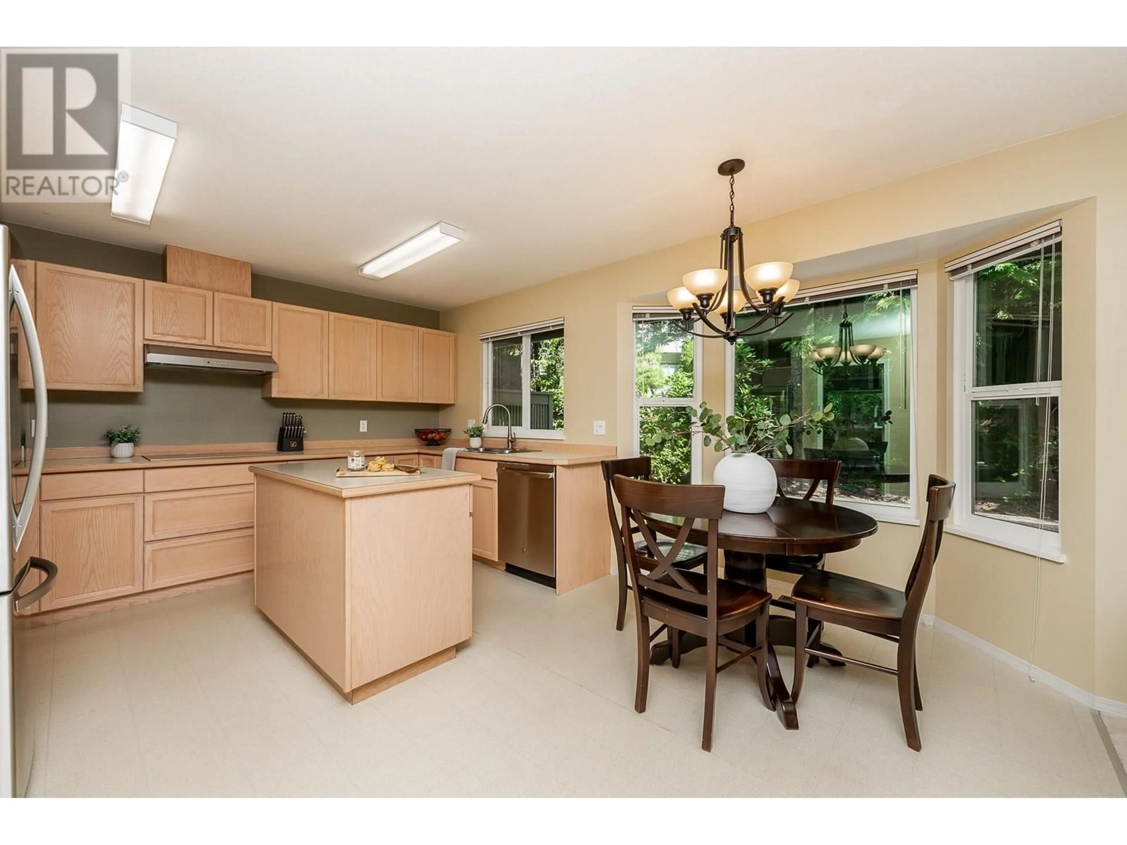 Open concept kitchen, ceramic/tile floor for 87 - 101 PARKSIDE DRIVE, Port Moody British Columbia V3H4W6