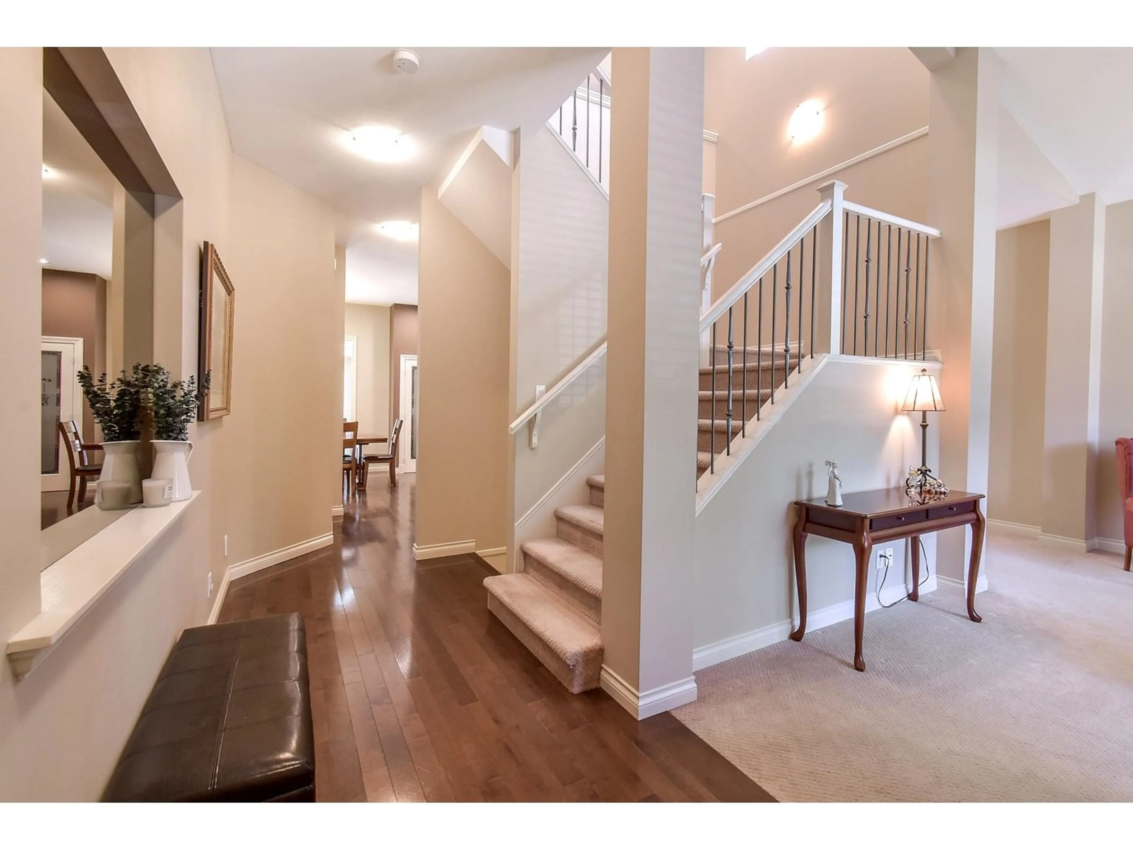 Indoor entryway for 16869 78B, Surrey British Columbia V4N0J4