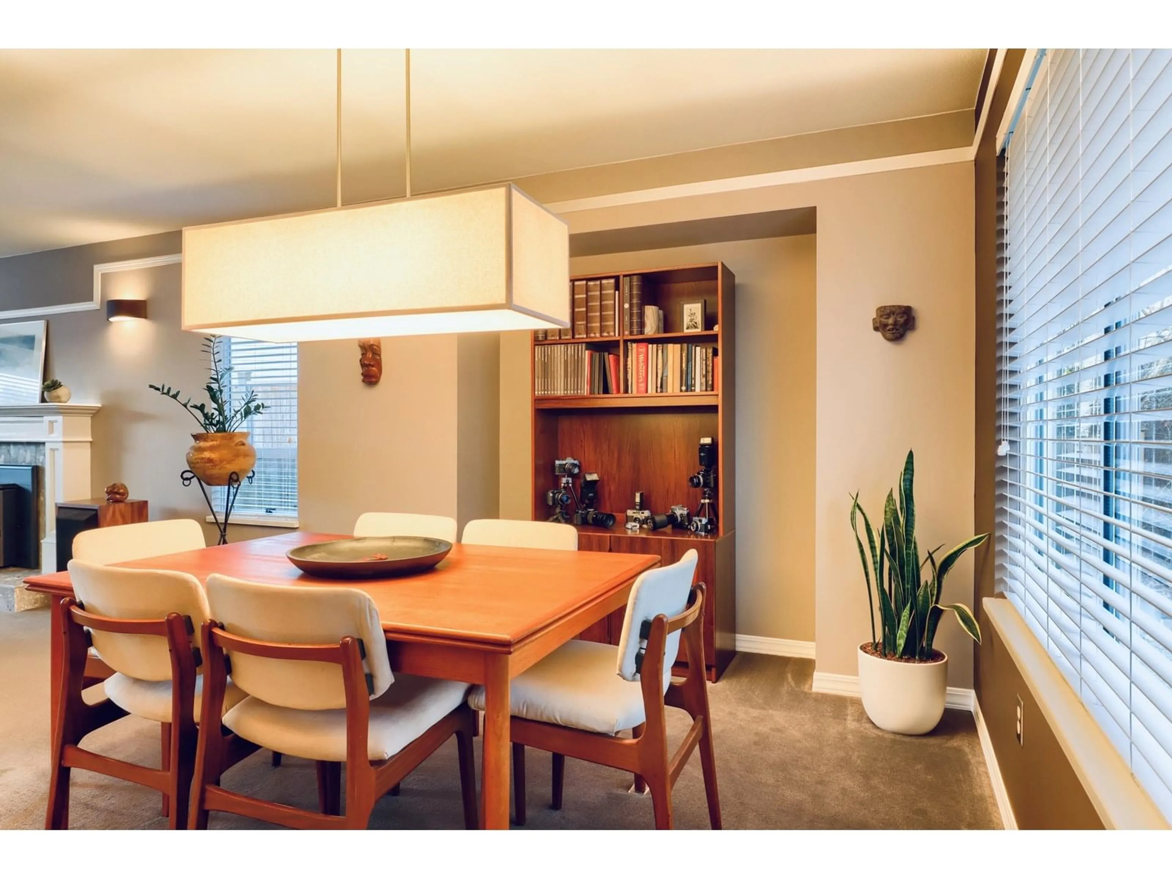 Dining room, wood/laminate floor for 8832 143, Surrey British Columbia V3V7T2