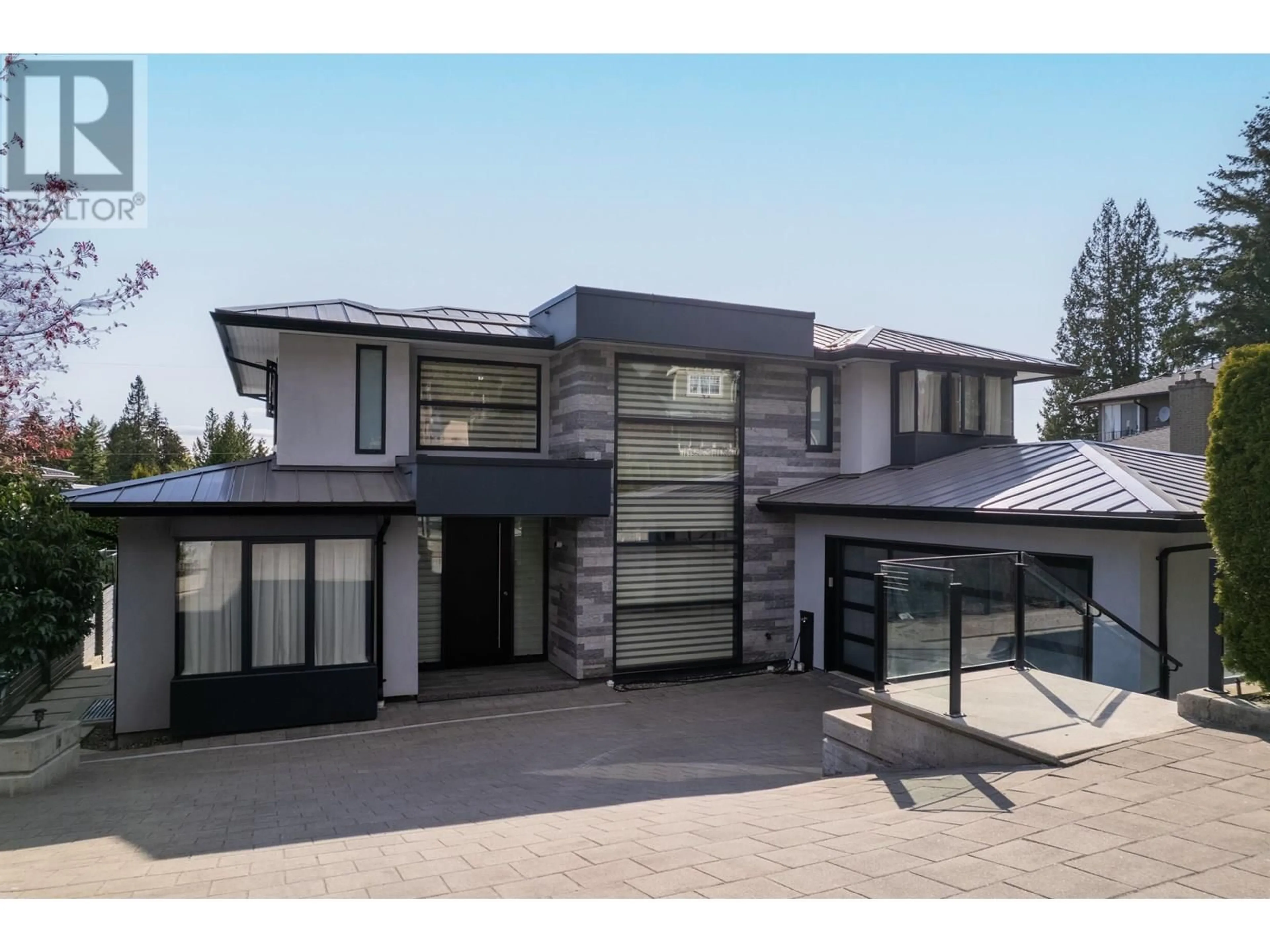 Unknown for 925 BEAUMONT DRIVE, North Vancouver British Columbia V7R1P5