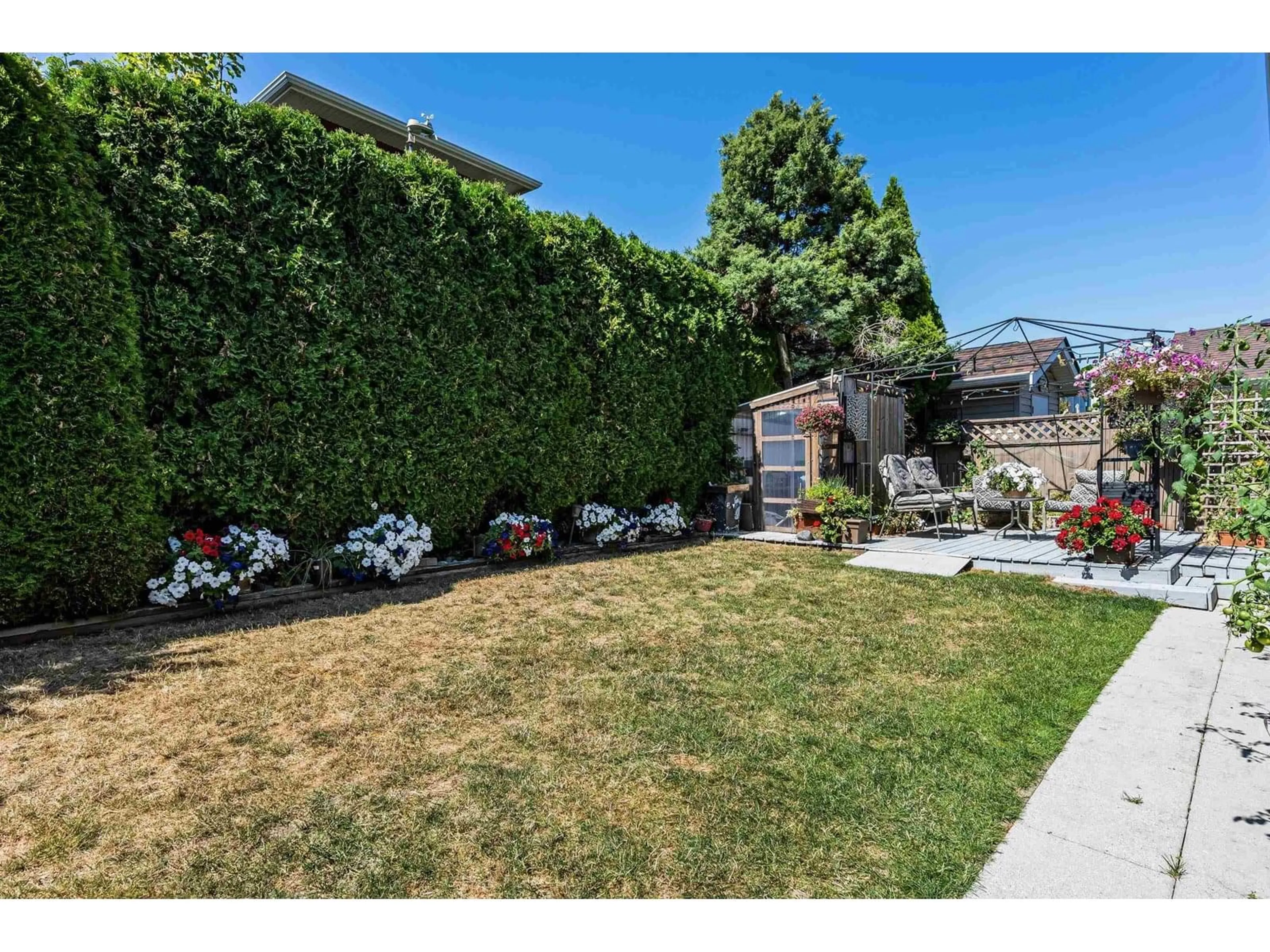 A pic from outside/outdoor area/front of a property/back of a property/a pic from drone, street for 118 - 6001 PROMONTORY ROAD, Chilliwack British Columbia V2R3E3