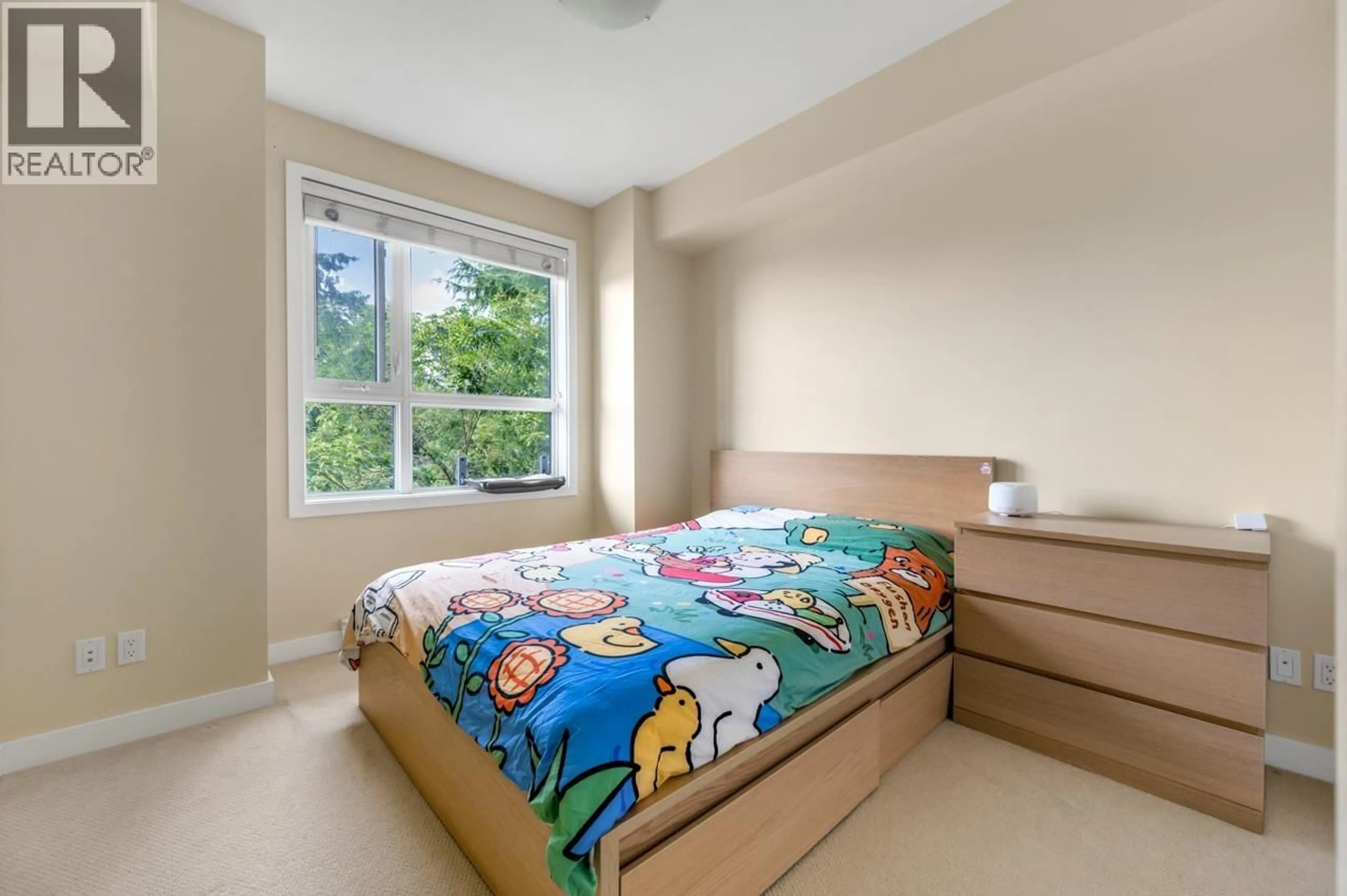Bedroom with bed, unknown for 320 - 7777 ROYAL OAK AVENUE, Burnaby British Columbia V5J4K2