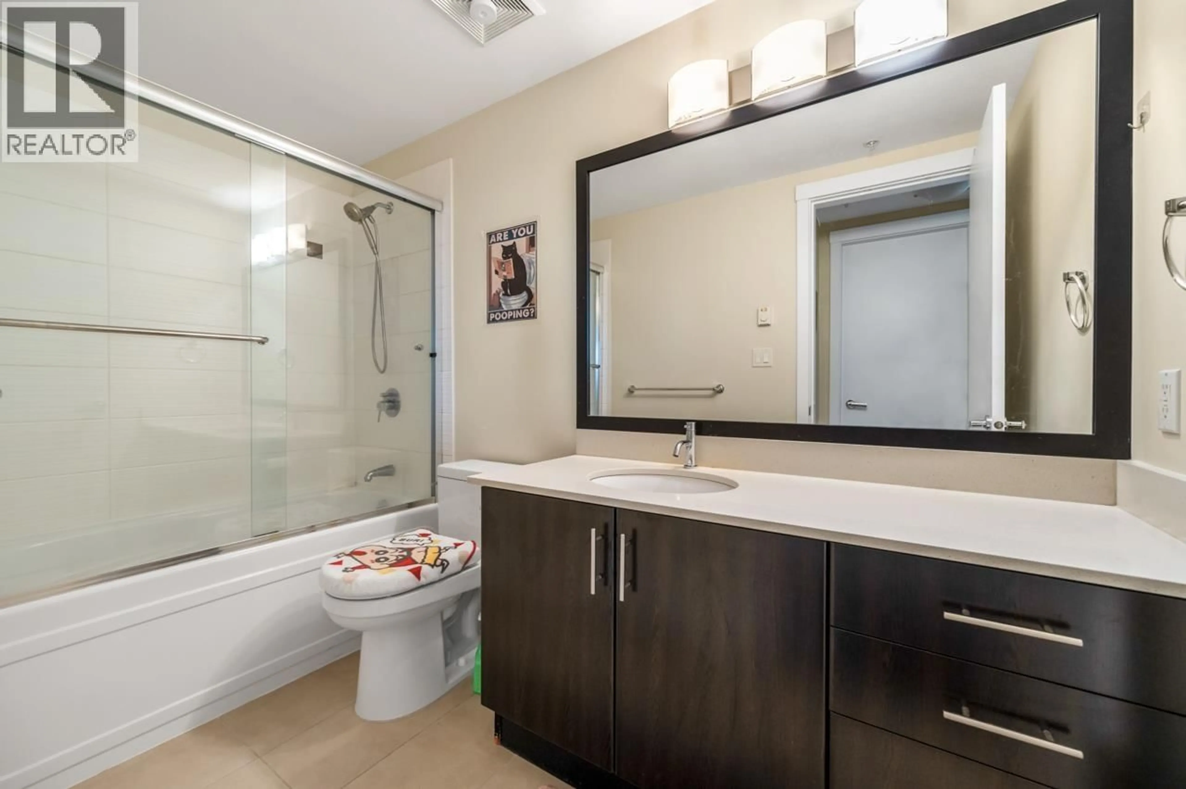 Standard bathroom, ceramic/tile floor for 320 - 7777 ROYAL OAK AVENUE, Burnaby British Columbia V5J4K2