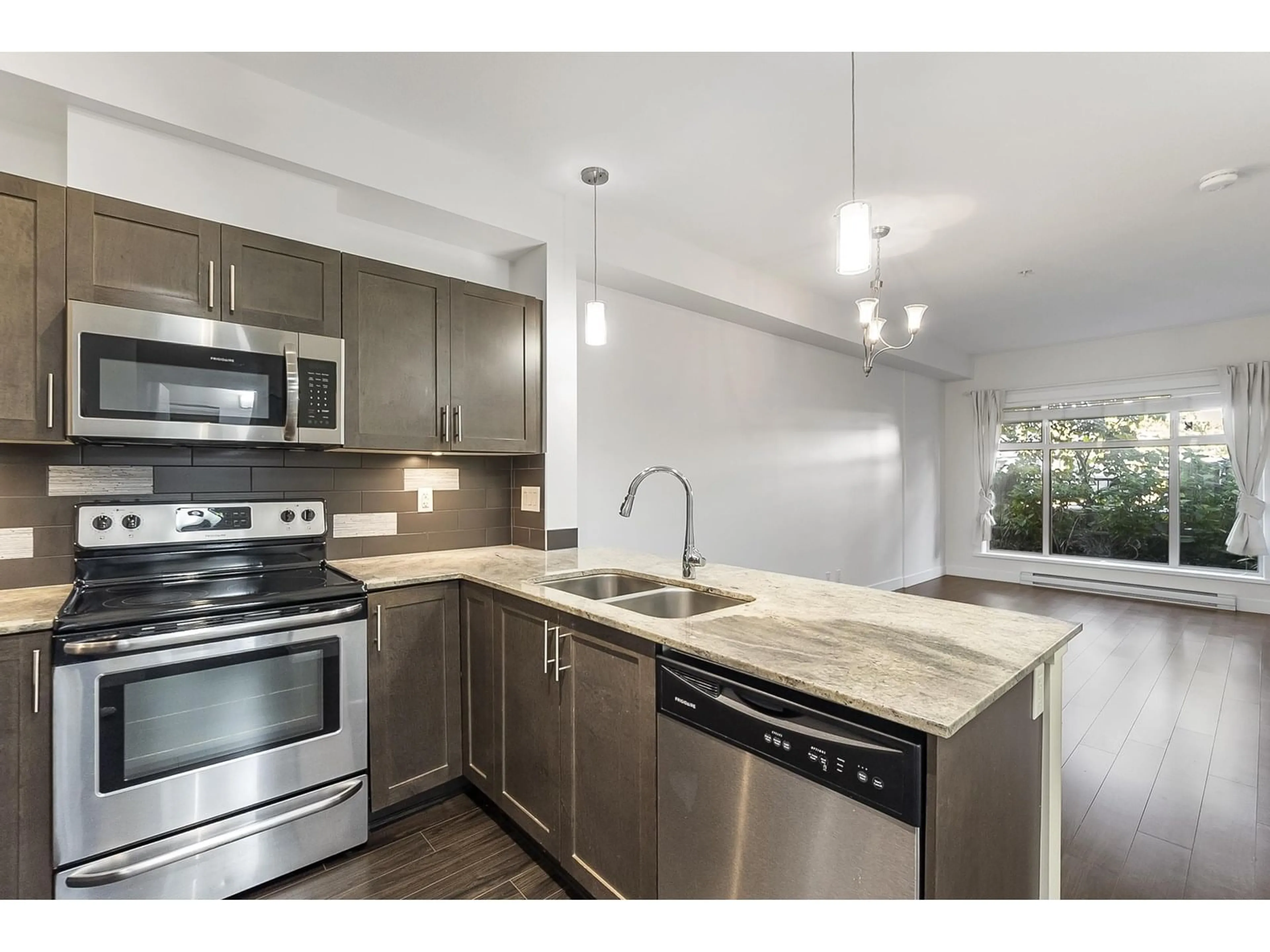 Open concept kitchen, unknown for L115 - 13468 KING GEORGE, Surrey British Columbia V3T0H5