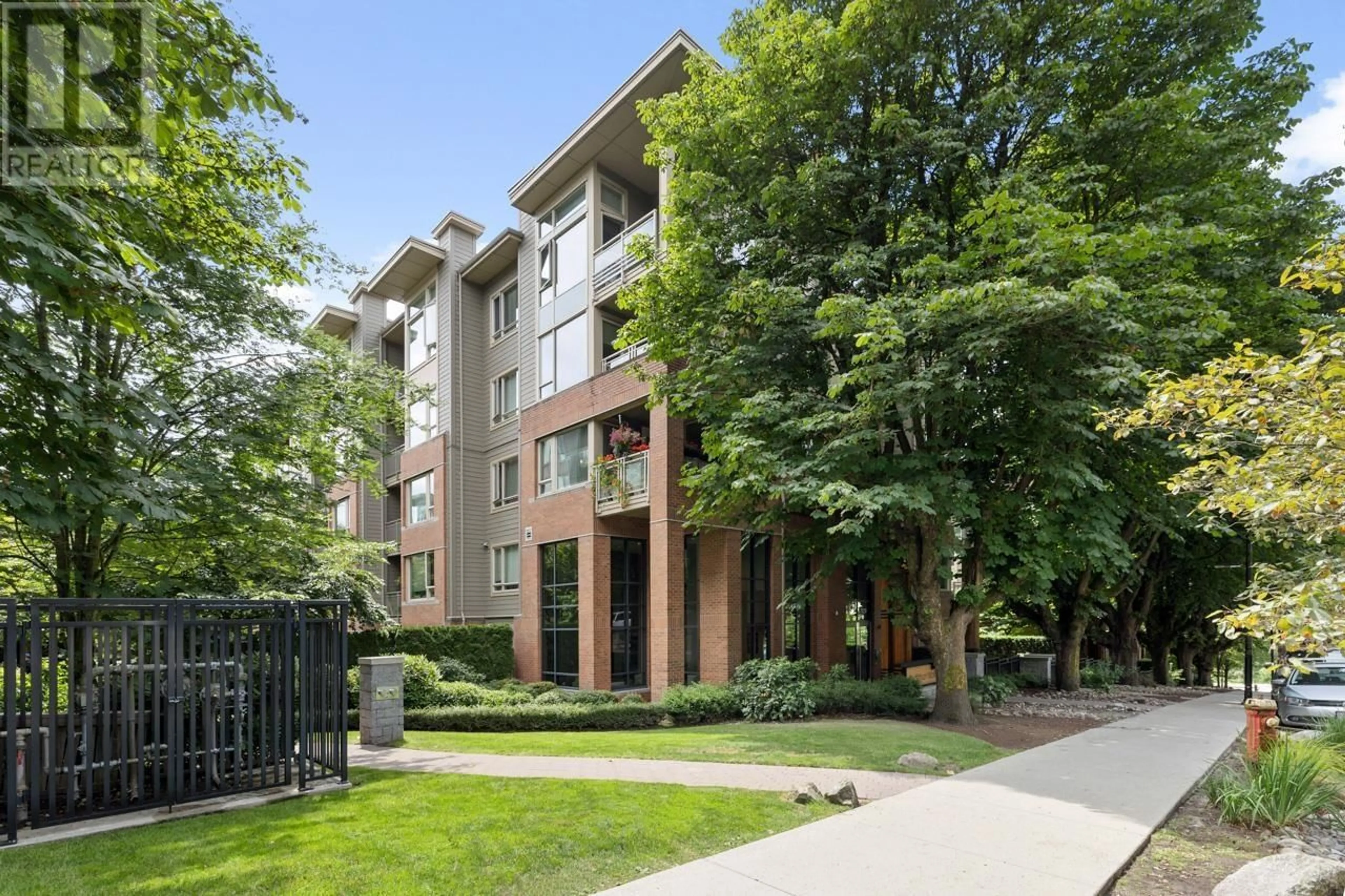 Home with brick exterior material, street for 304 - 139 22ND STREET, North Vancouver British Columbia V7M0B5