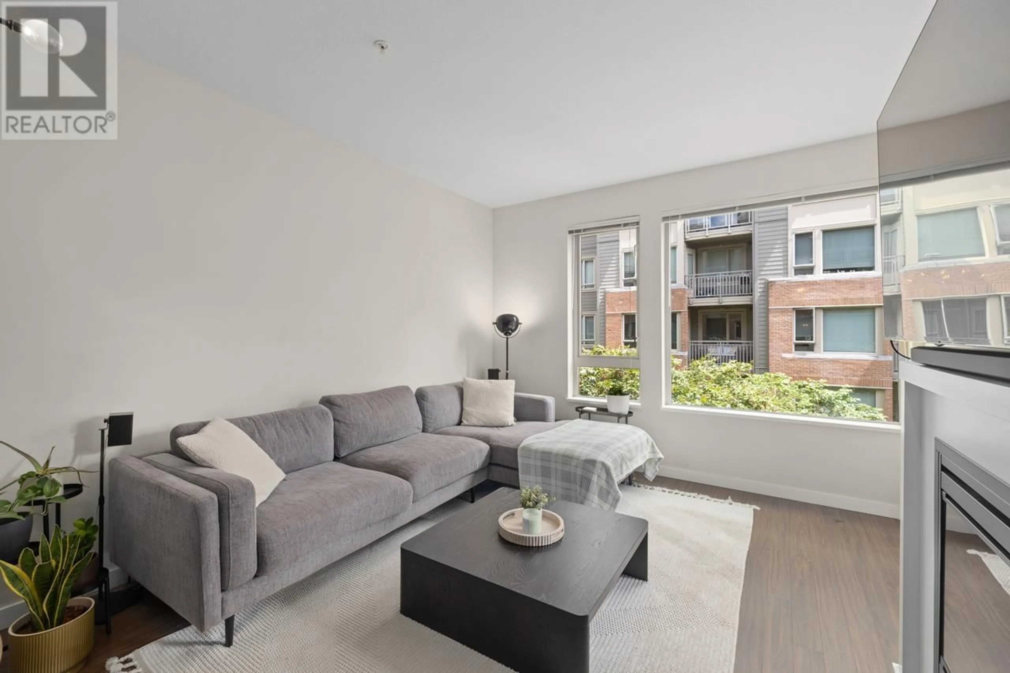 Living room with furniture, unknown for 304 - 139 22ND STREET, North Vancouver British Columbia V7M0B5