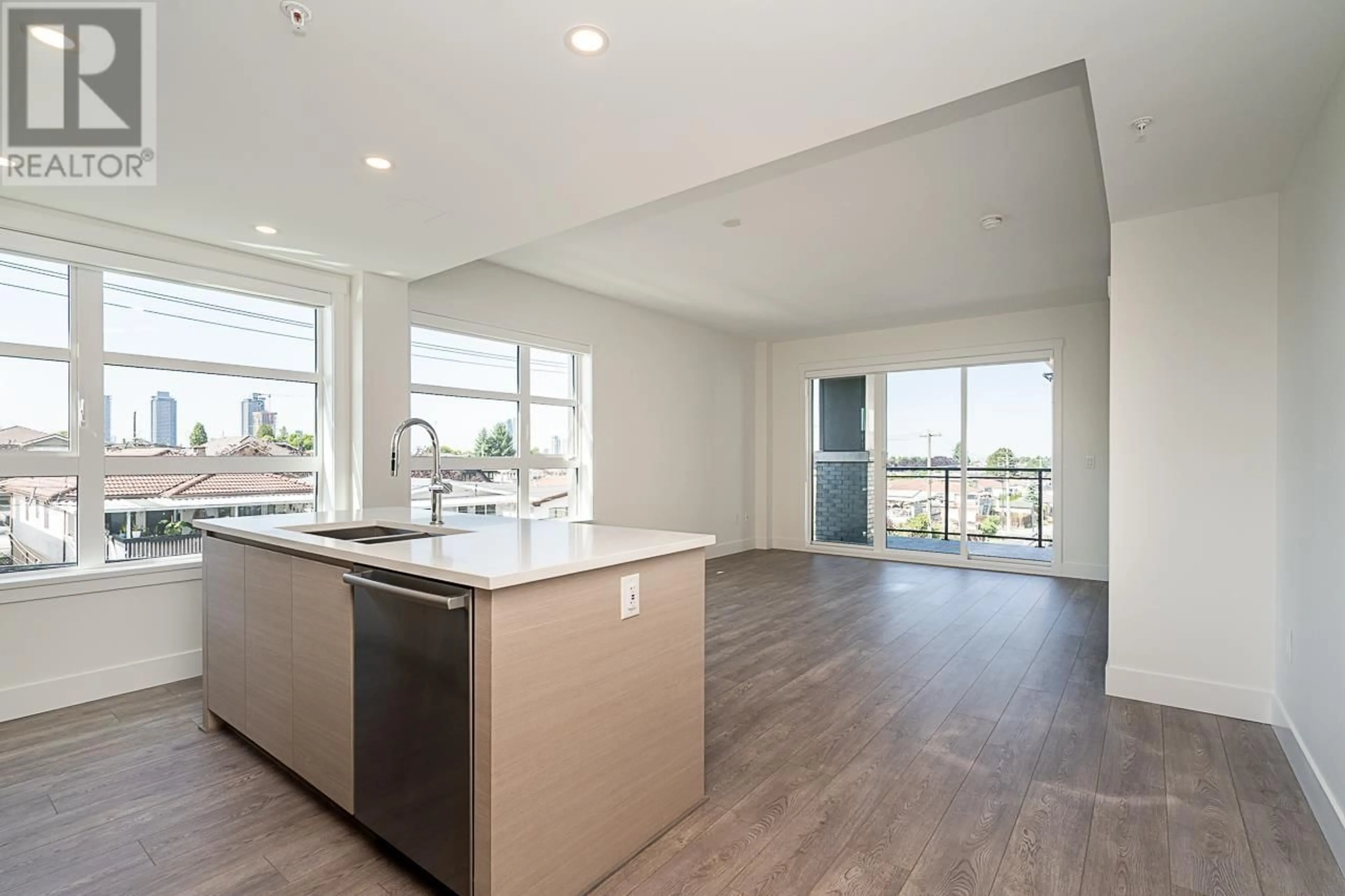 Open concept kitchen, unknown for 313 - 4788 HASTINGS STREET, Burnaby British Columbia V5C0P4