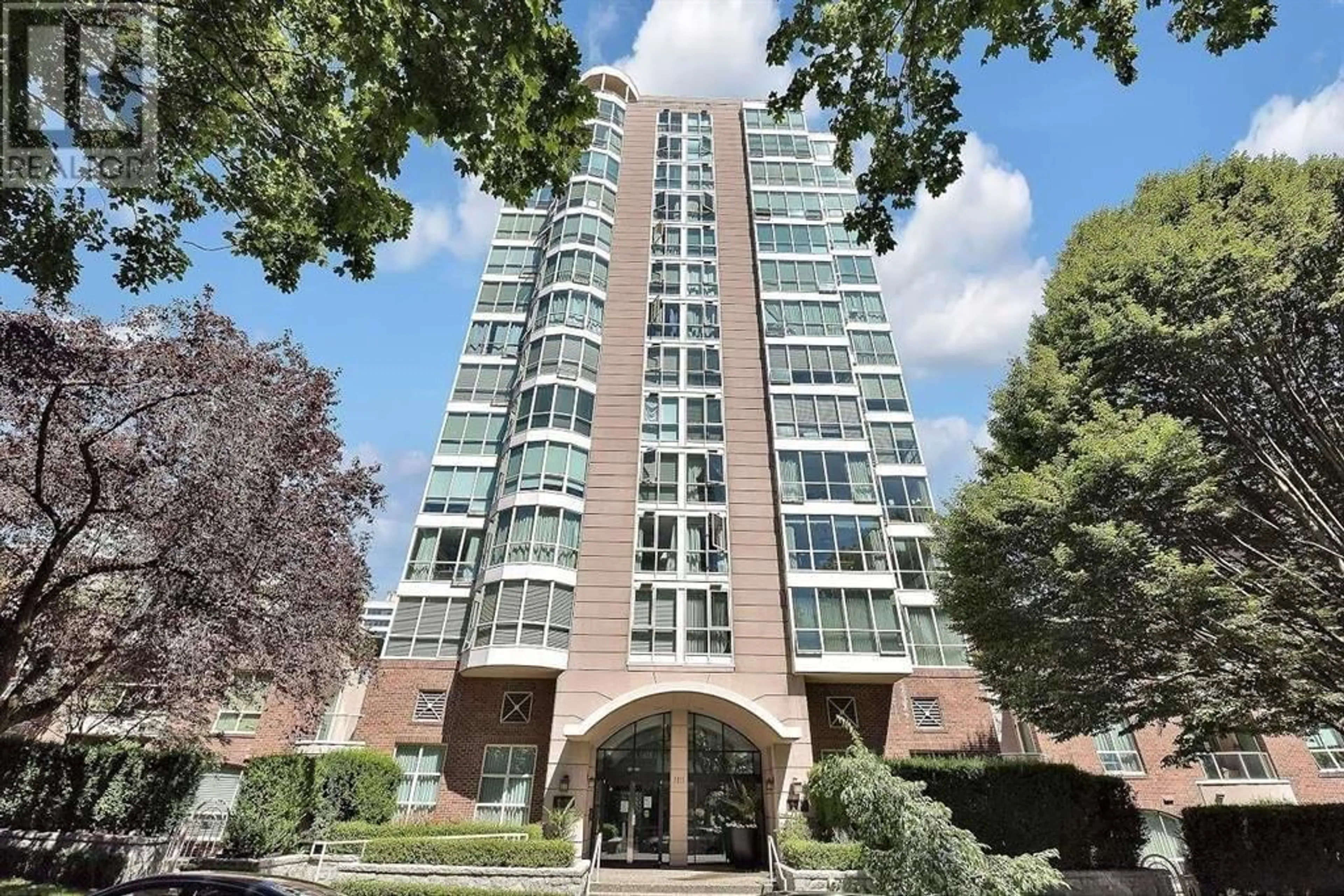 Indoor foyer for 403 - 1111 HARO STREET, Vancouver British Columbia V6E1E3