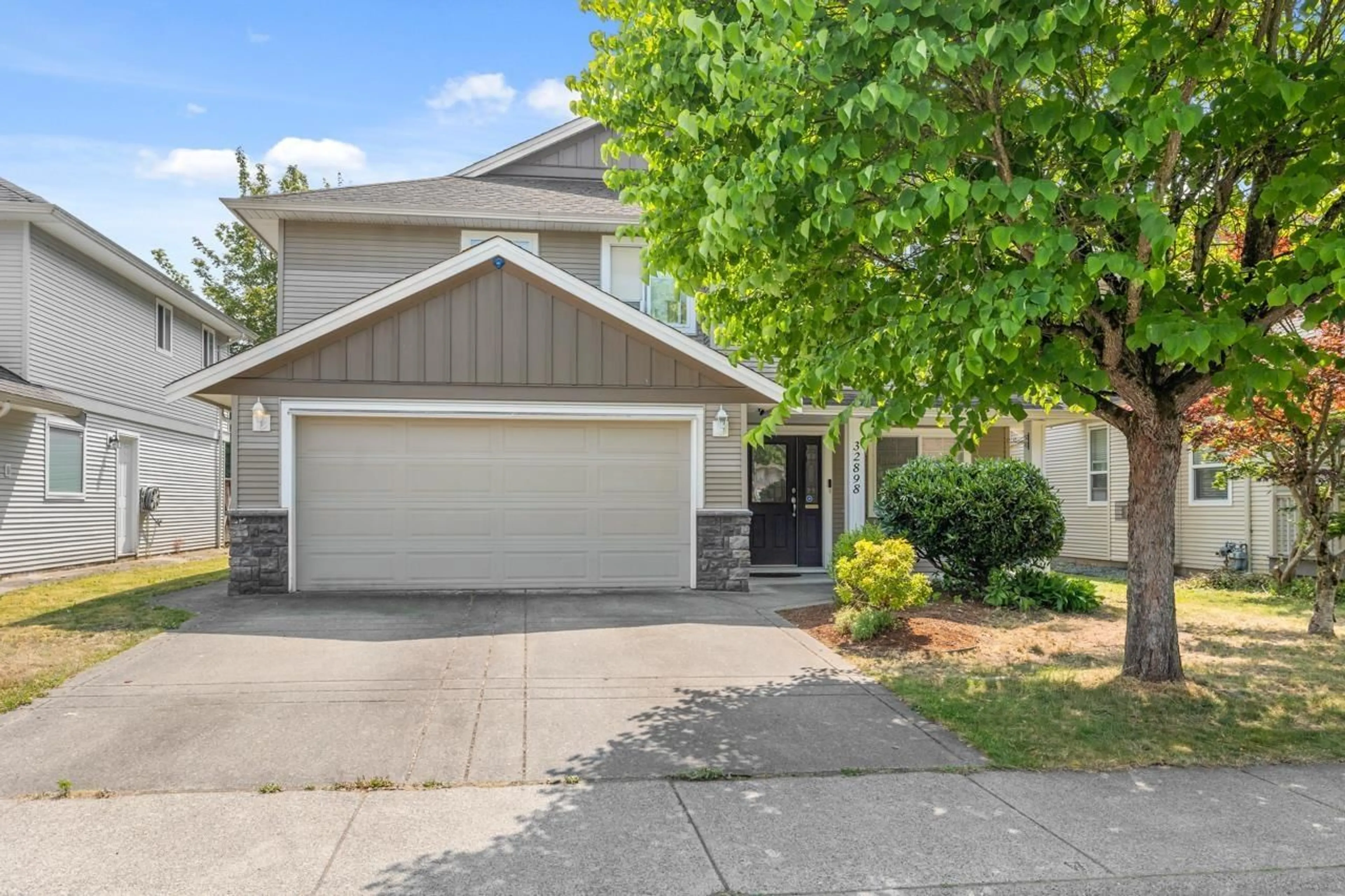 Home with vinyl exterior material, street for 32898 EGGLESTONE, Mission British Columbia V2V7P9