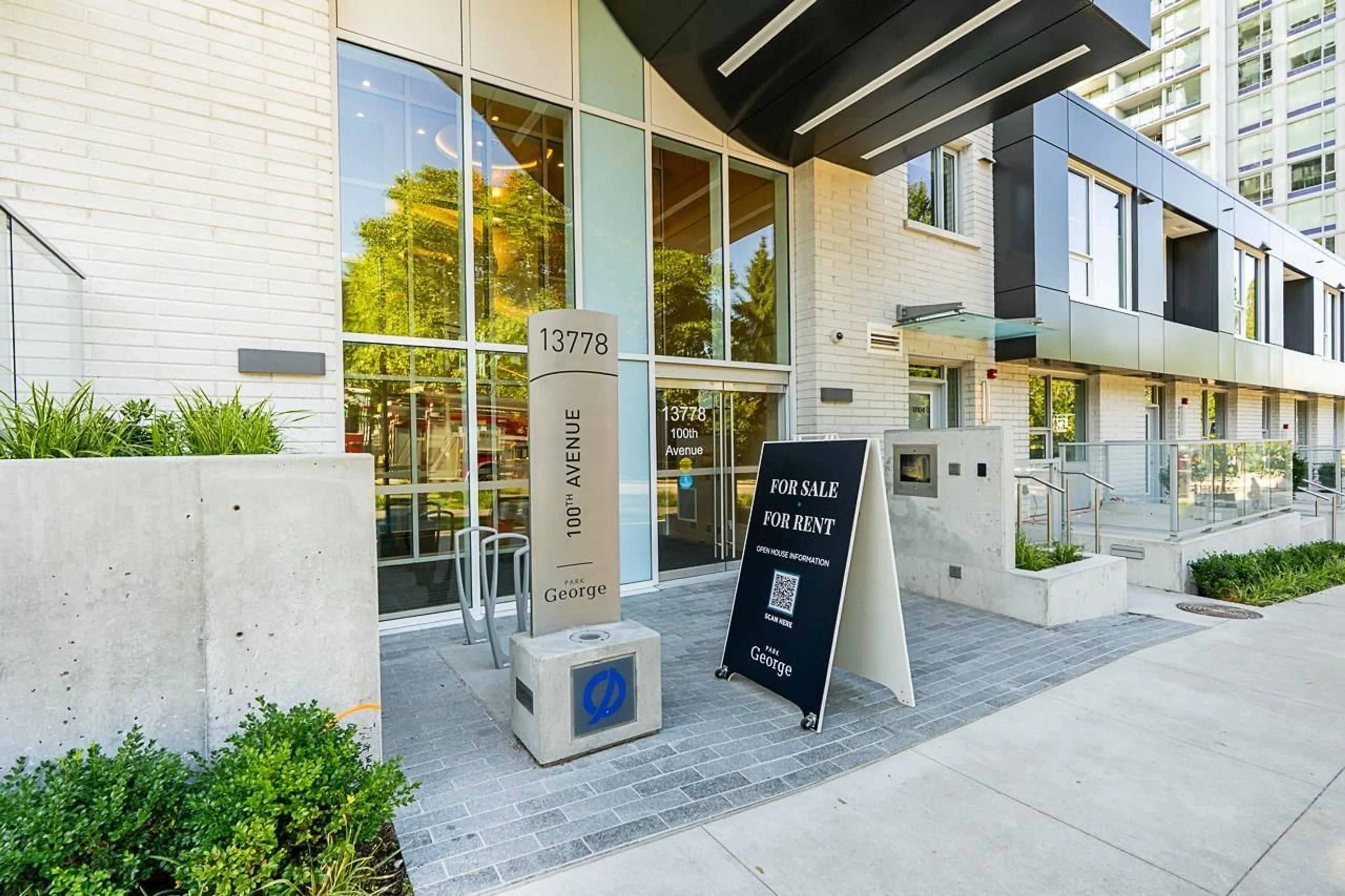 Indoor foyer for 907 - 13778 100, Surrey British Columbia V3T0V3