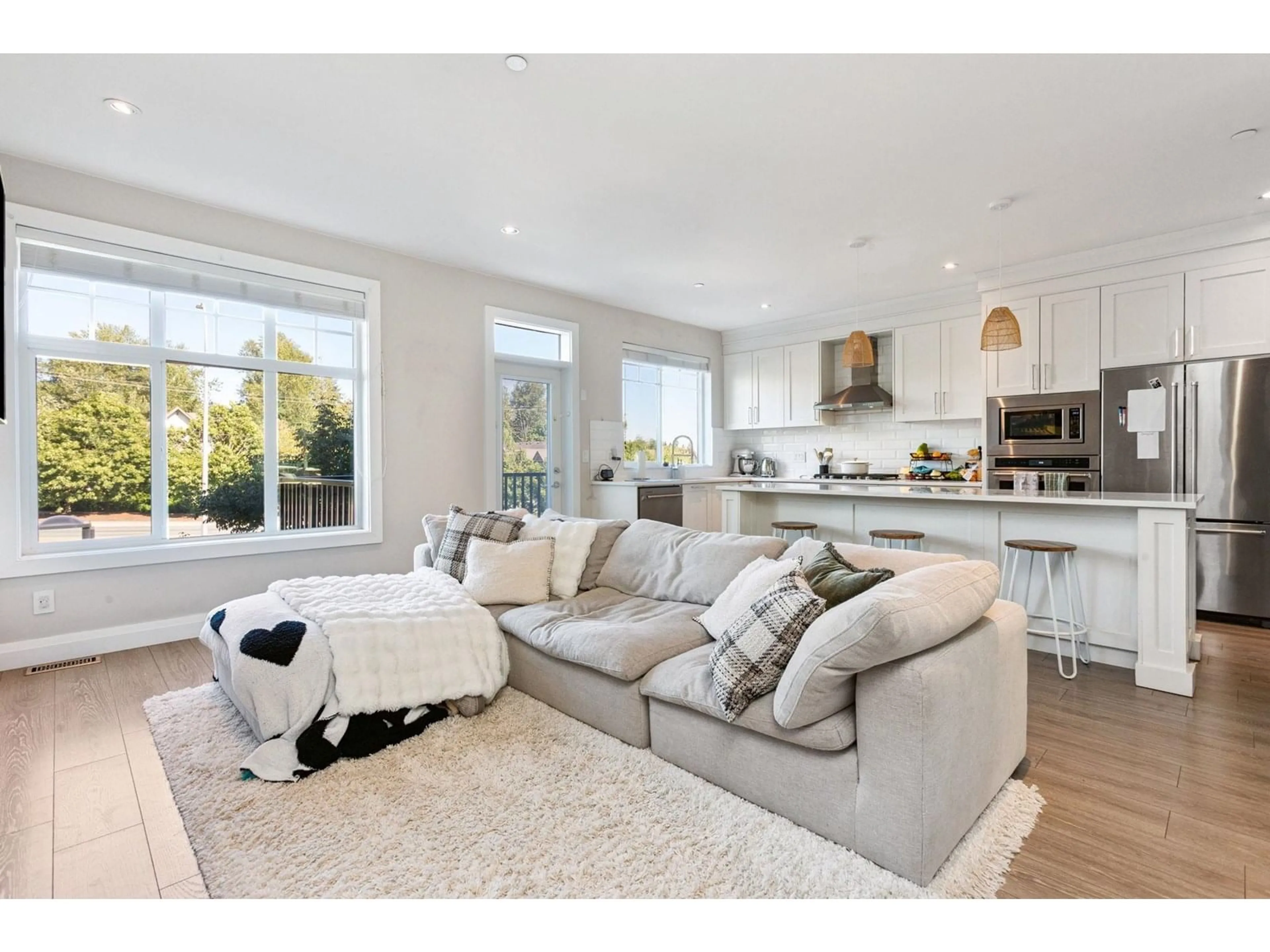Living room with furniture, unknown for 17 - 19938 70, Langley British Columbia V2Y0R1