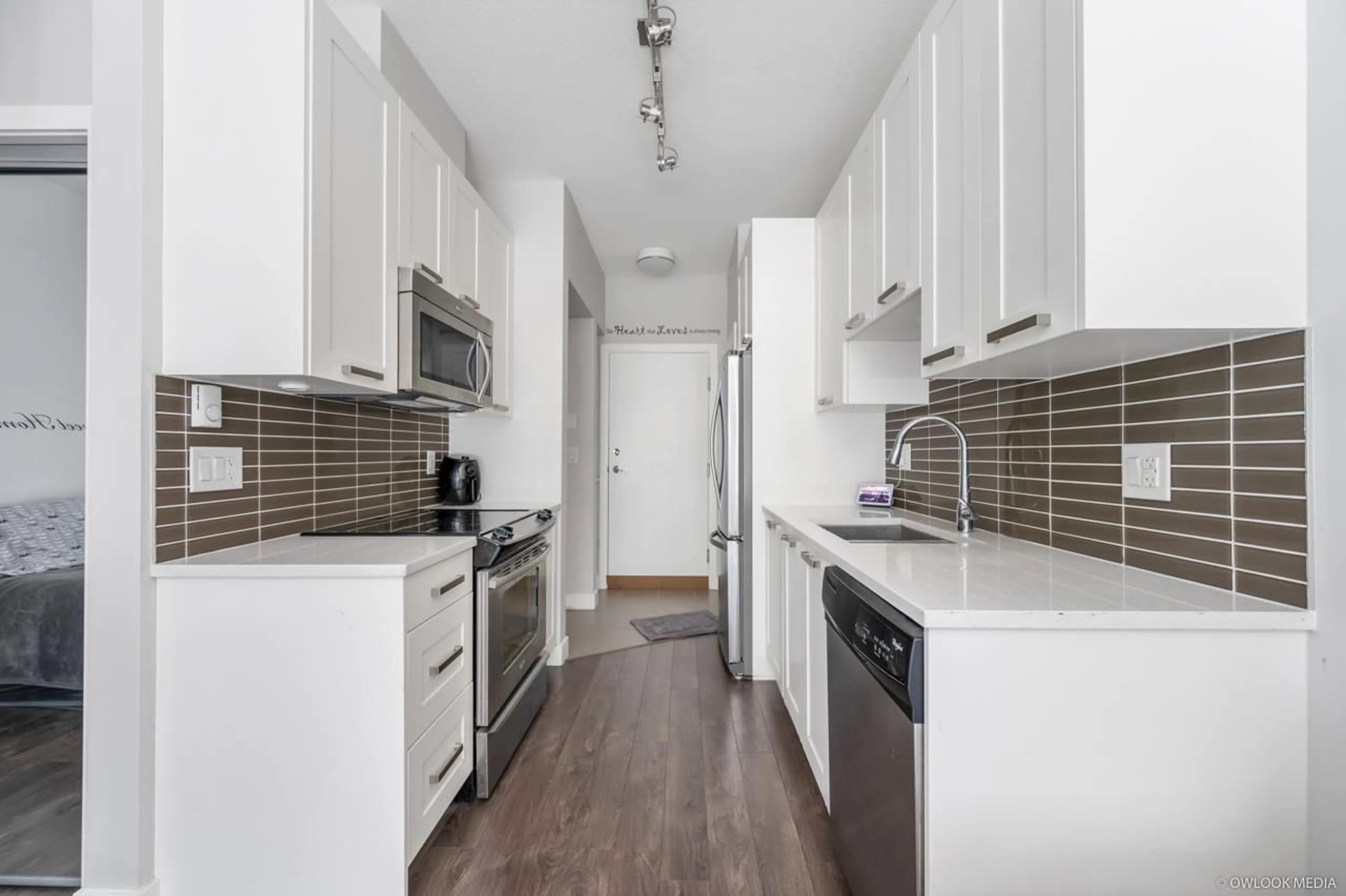 Standard kitchen, unknown for 404 - 10455 154, Surrey British Columbia V3R0C5