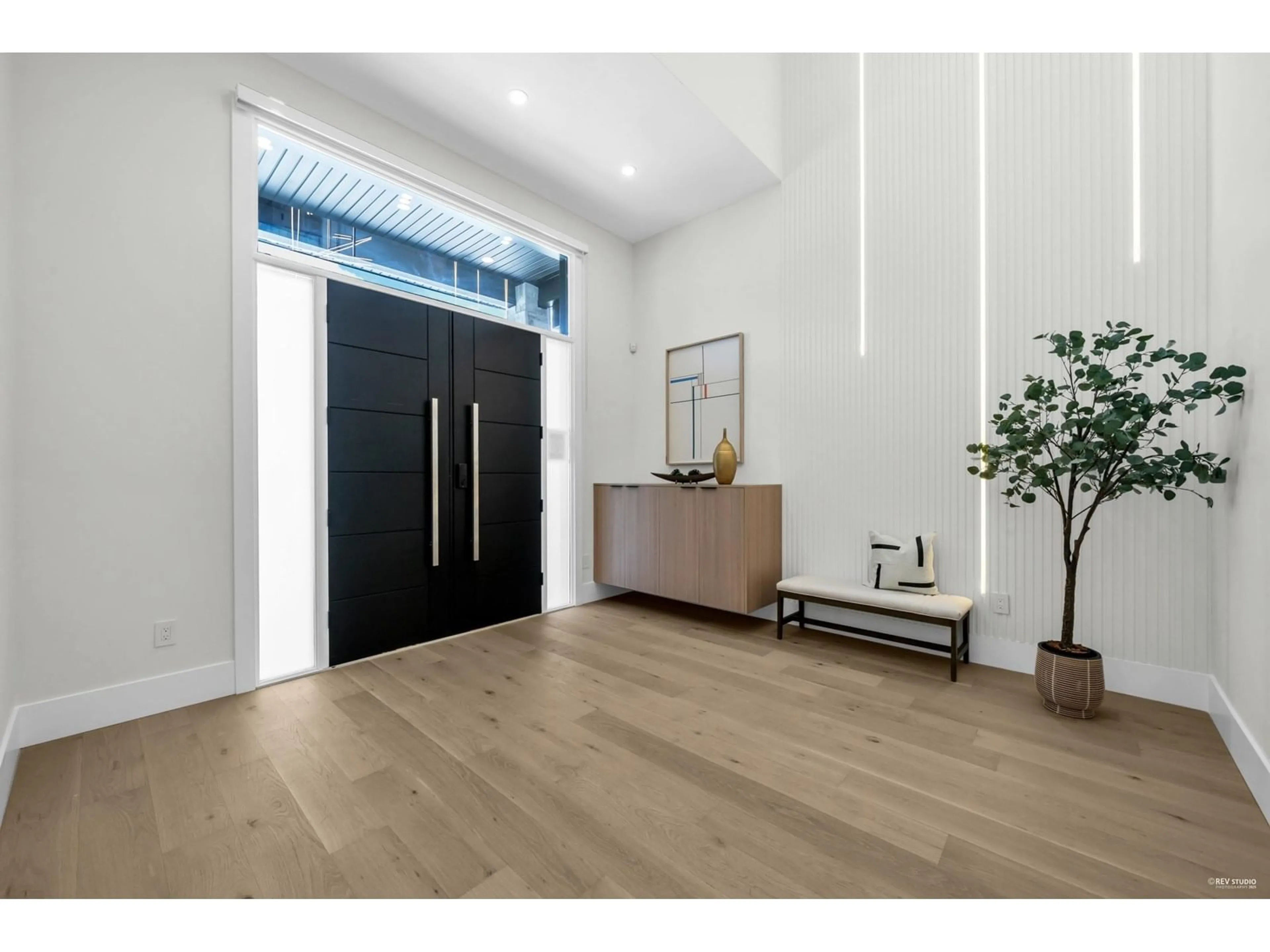 Indoor entryway for 10062 174A, Surrey British Columbia V4N4L7