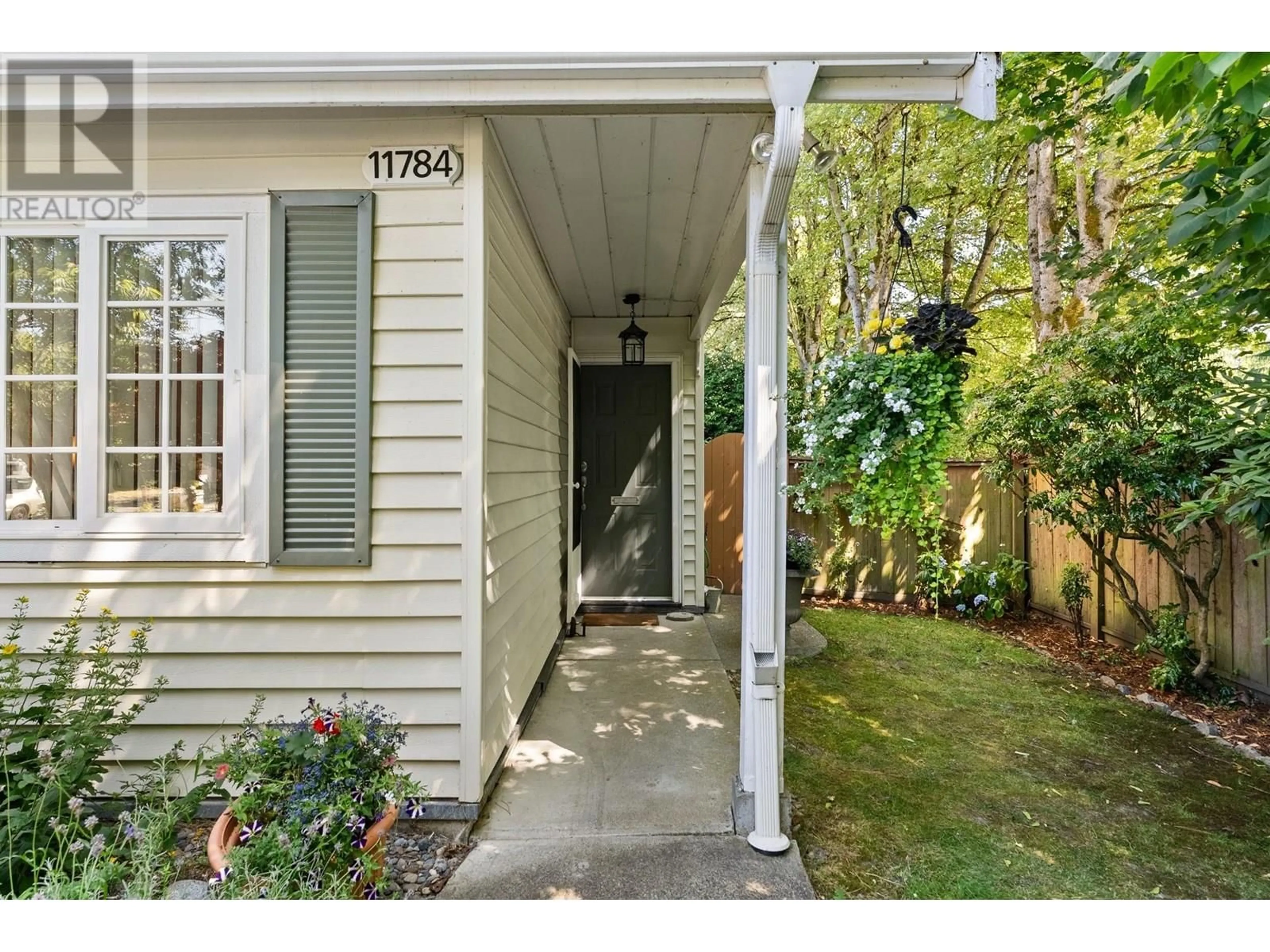 Indoor entryway for 11784 YOSHIDA COURT, Richmond British Columbia V7E5C6