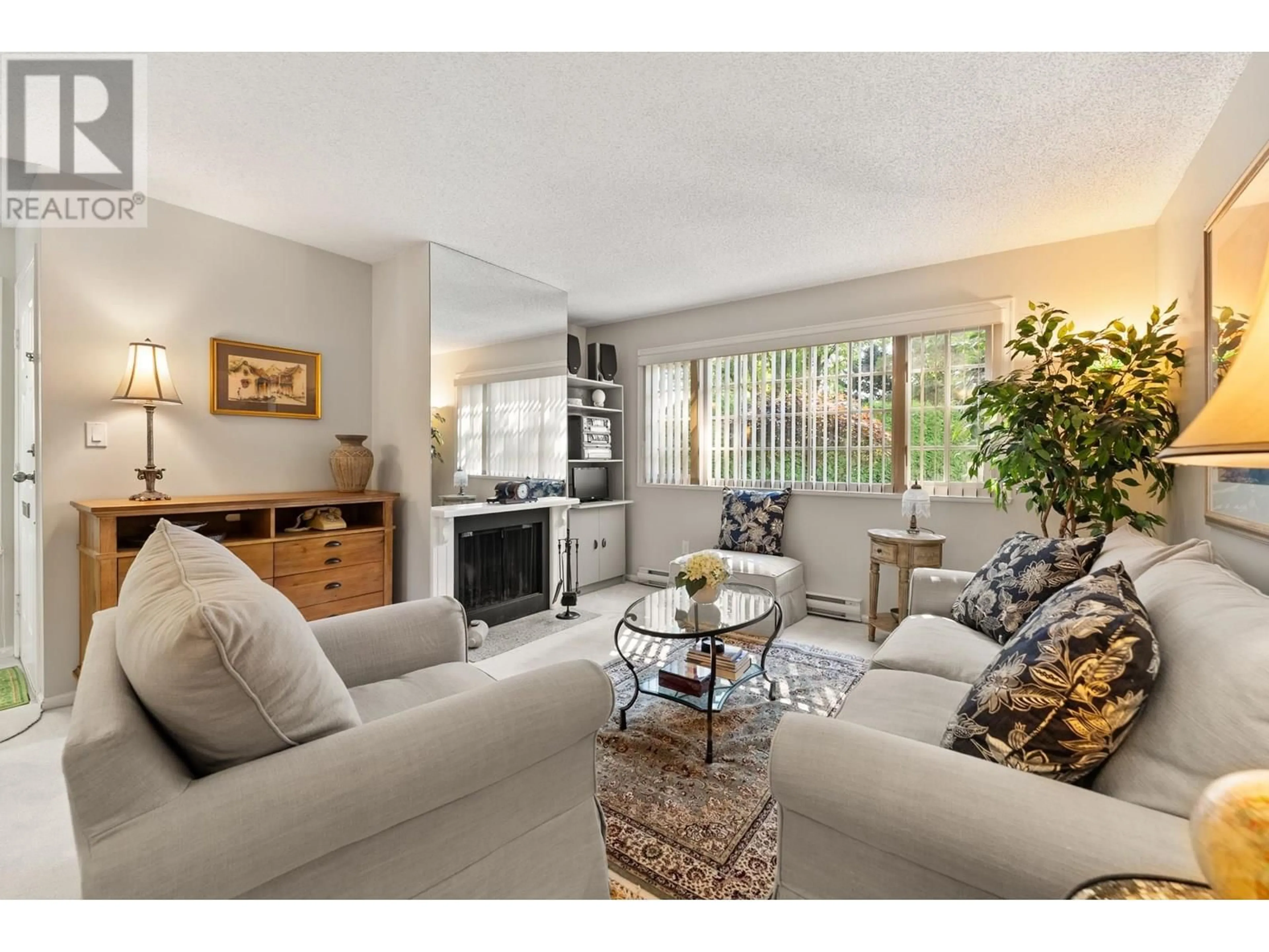 Living room with furniture, unknown for 11784 YOSHIDA COURT, Richmond British Columbia V7E5C6