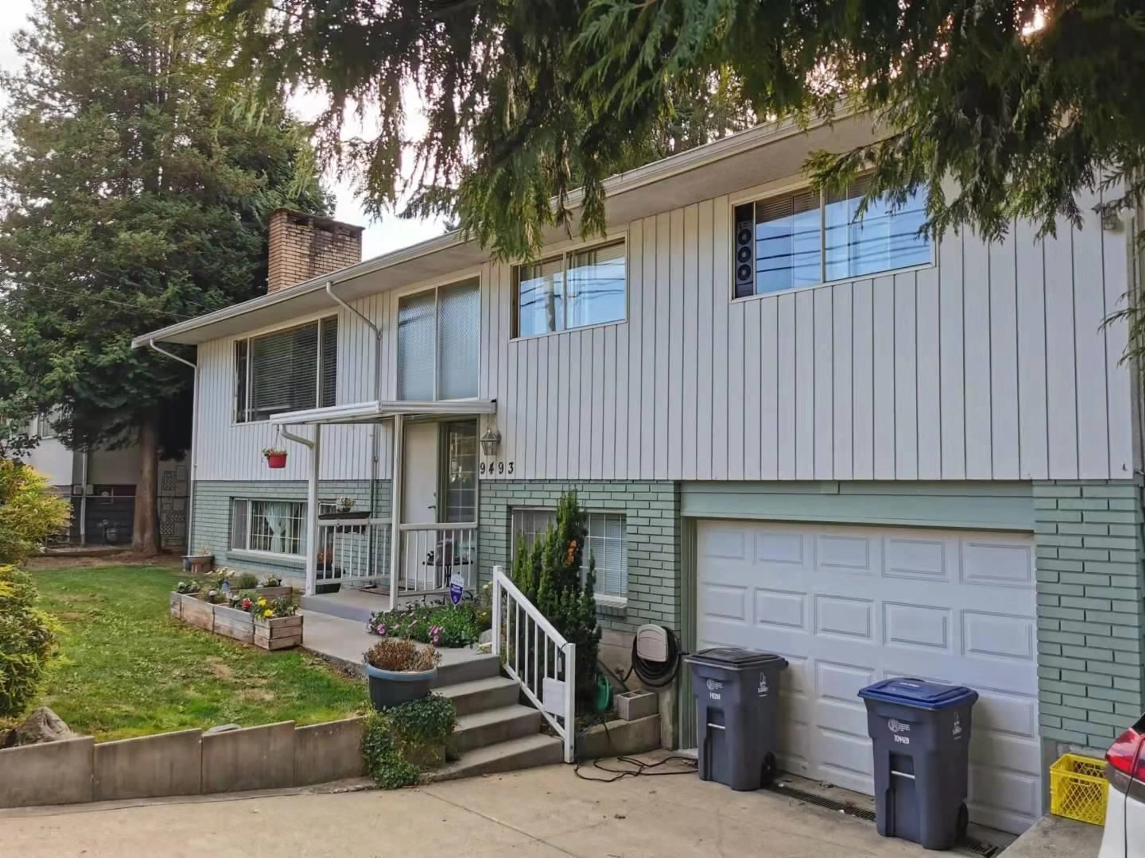 Home with vinyl exterior material, street for 9493 140, Surrey British Columbia V3V5Z5