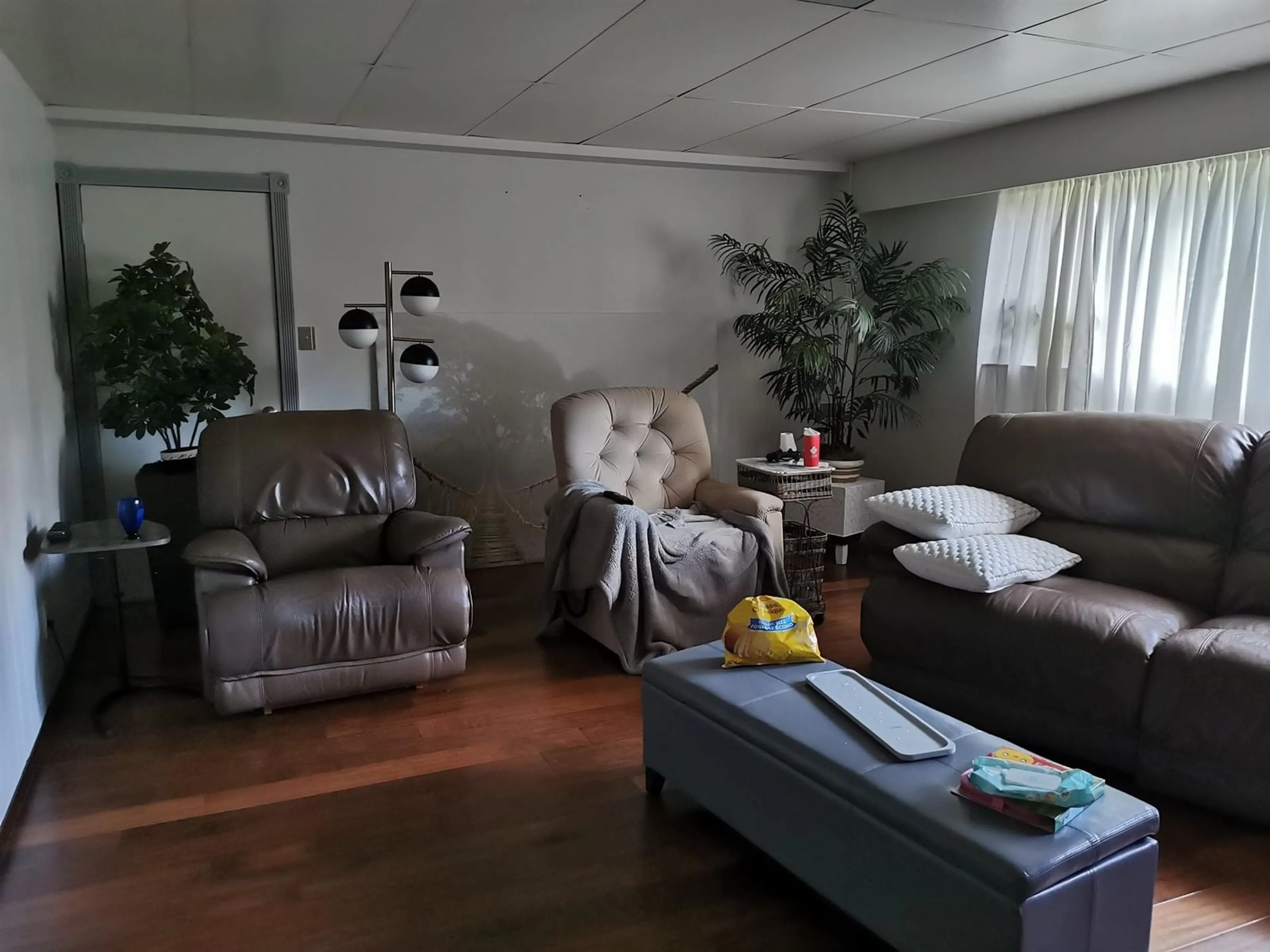 Living room with furniture, unknown for 9493 140, Surrey British Columbia V3V5Z5