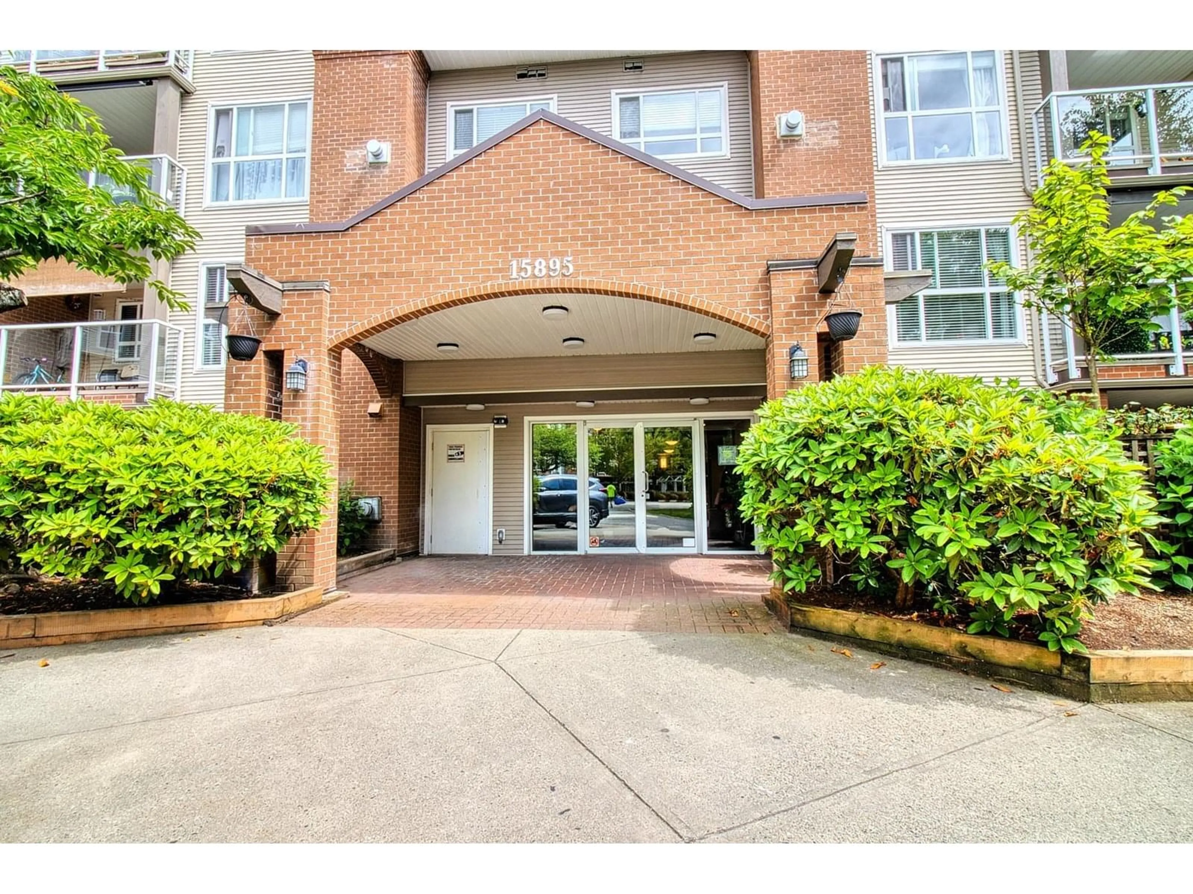 Indoor foyer for 410 - 15895 84, Surrey British Columbia V4N0W7