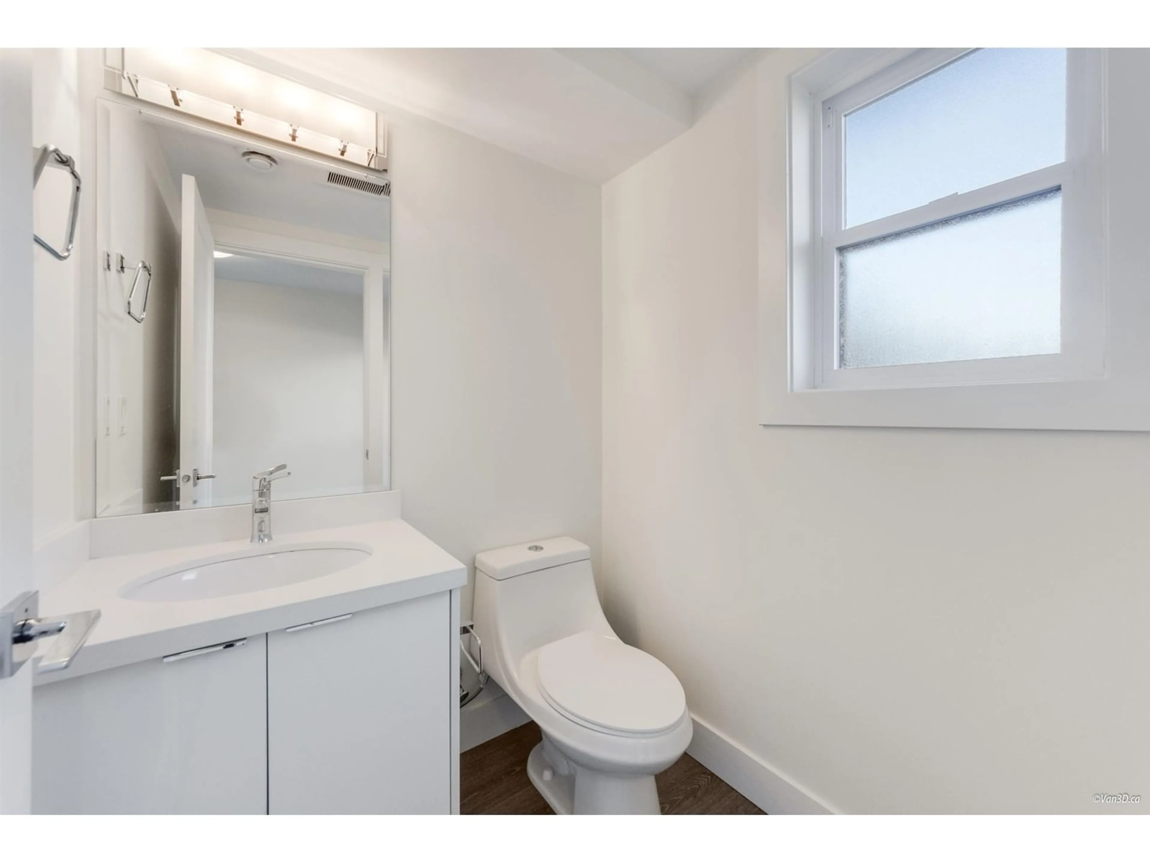 Standard bathroom, unknown for 23 - 1670 160, Surrey British Columbia V4A0C6