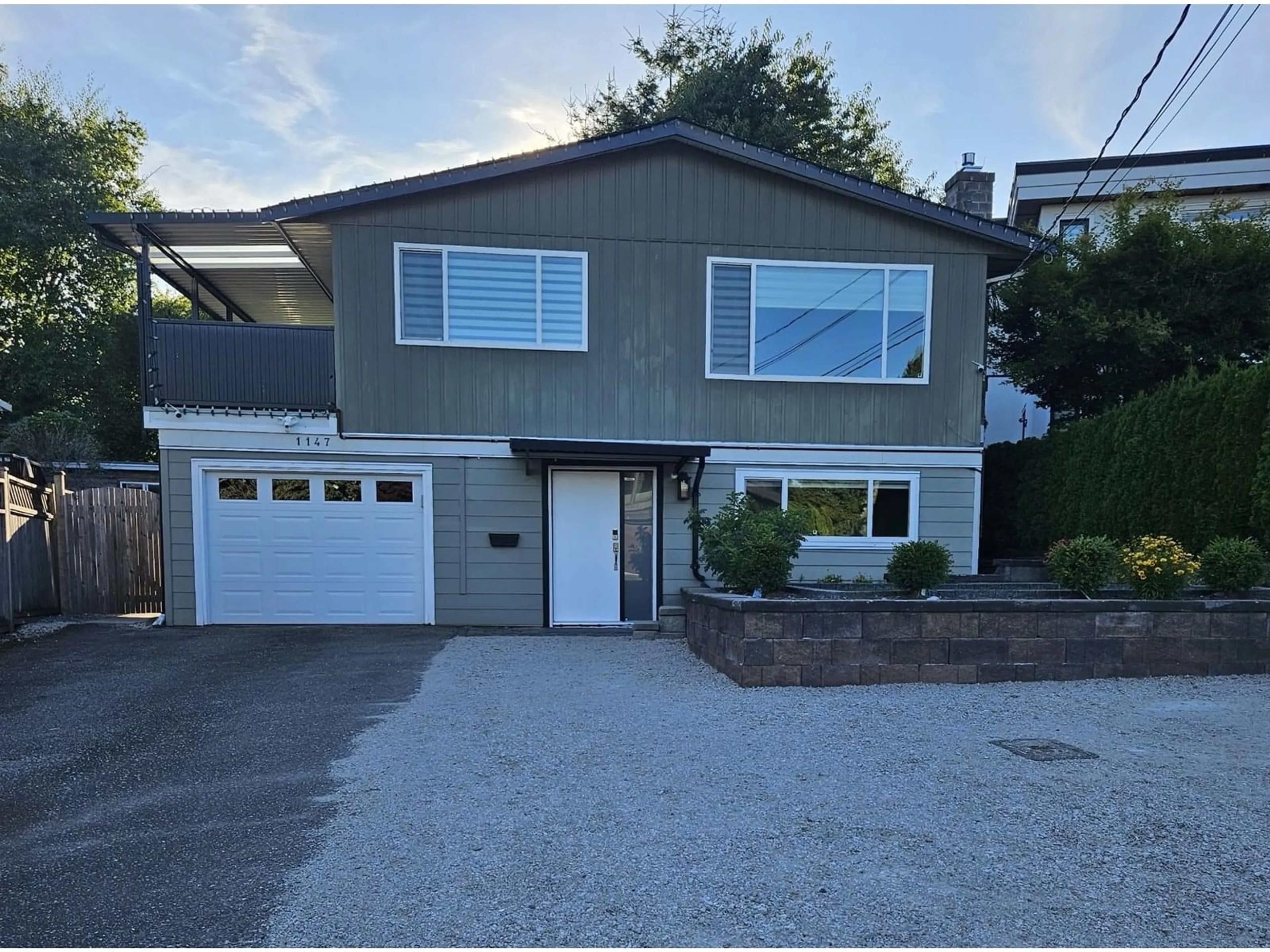 Home with vinyl exterior material, street for 1147 KEIL, White Rock British Columbia V4B4V9