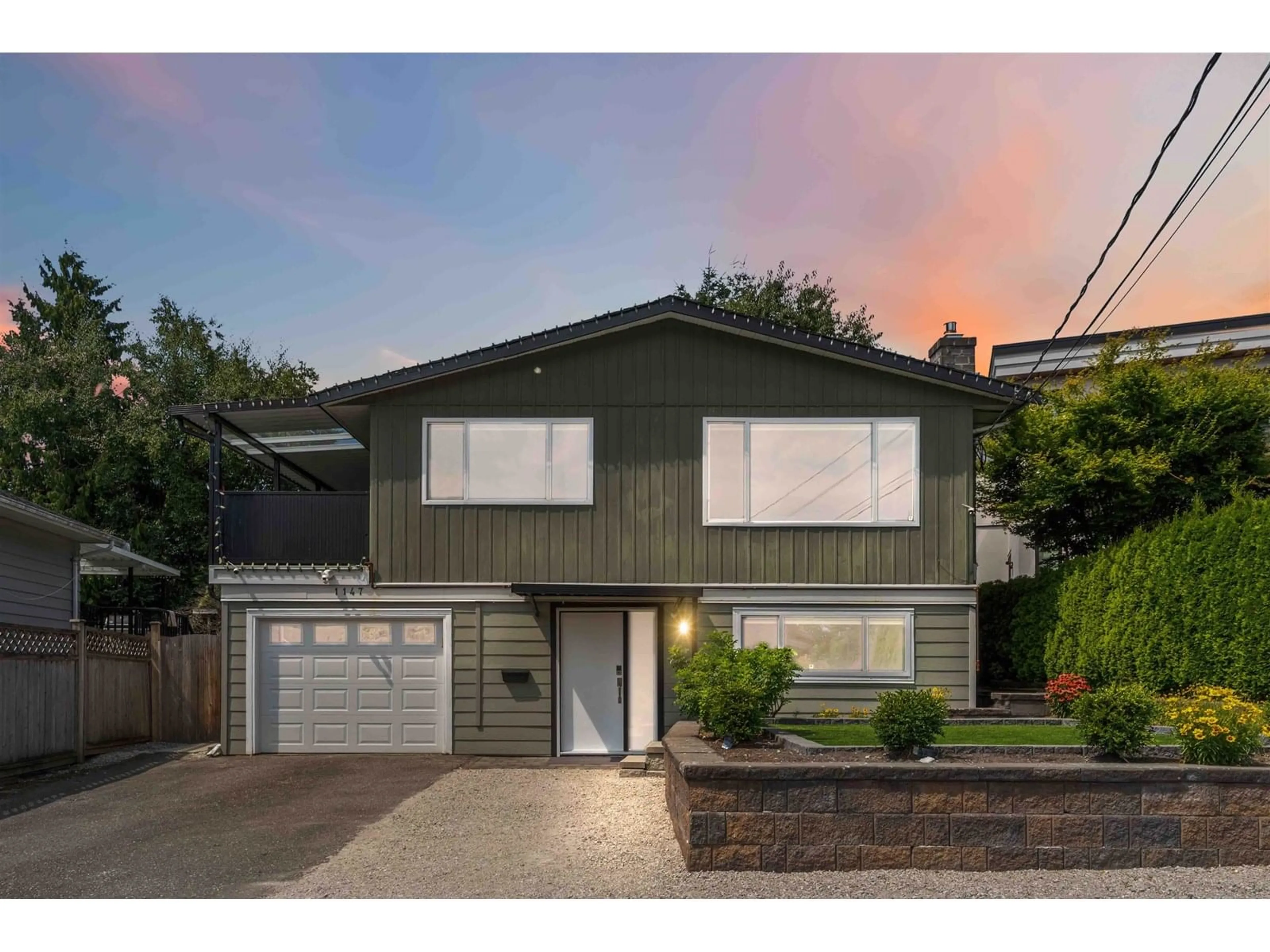 Home with vinyl exterior material, street for 1147 KEIL, White Rock British Columbia V4B4V9