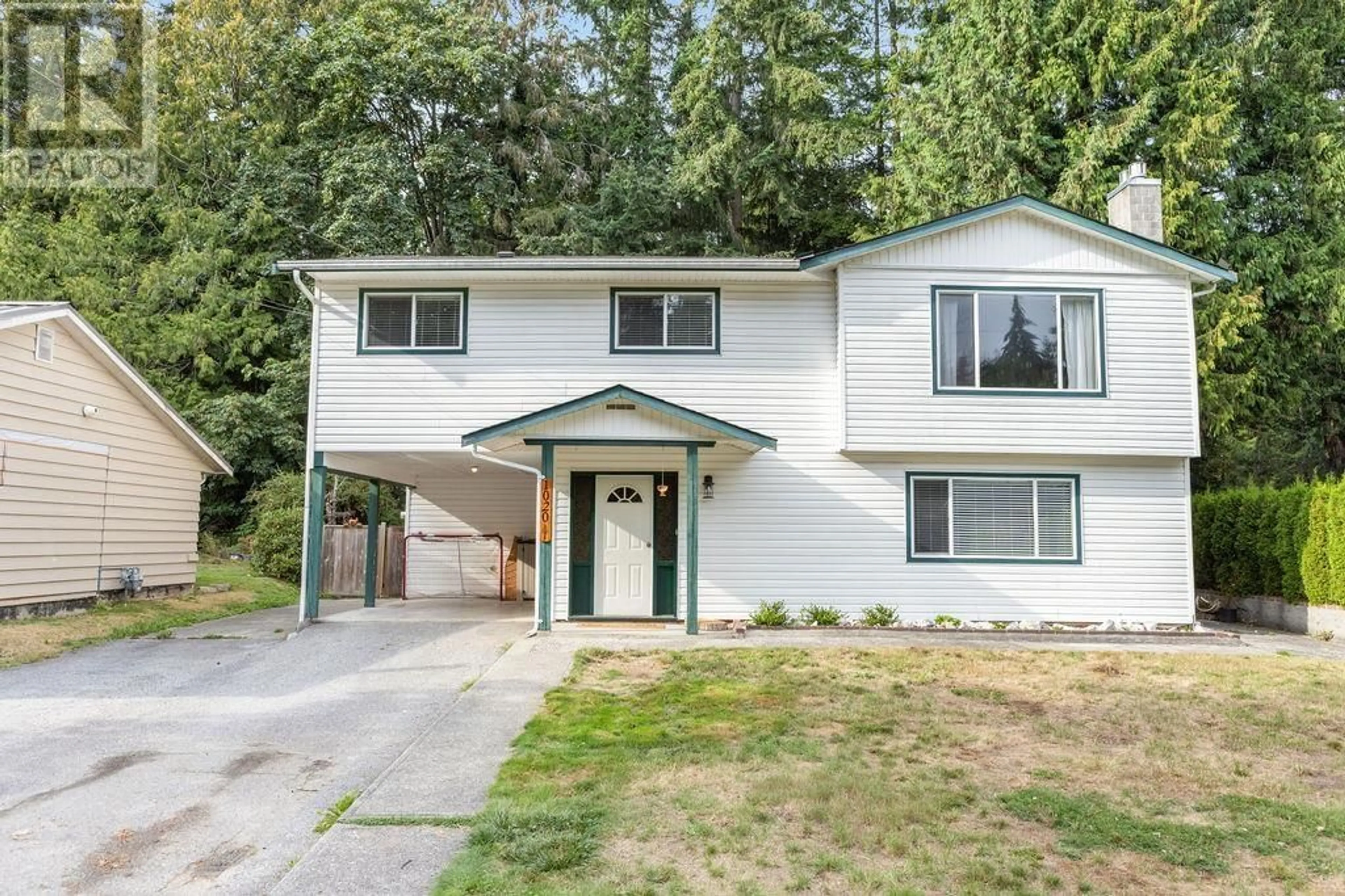 Home with vinyl exterior material, street for 1020 FIRCREST ROAD, Gibsons British Columbia V0N1V4