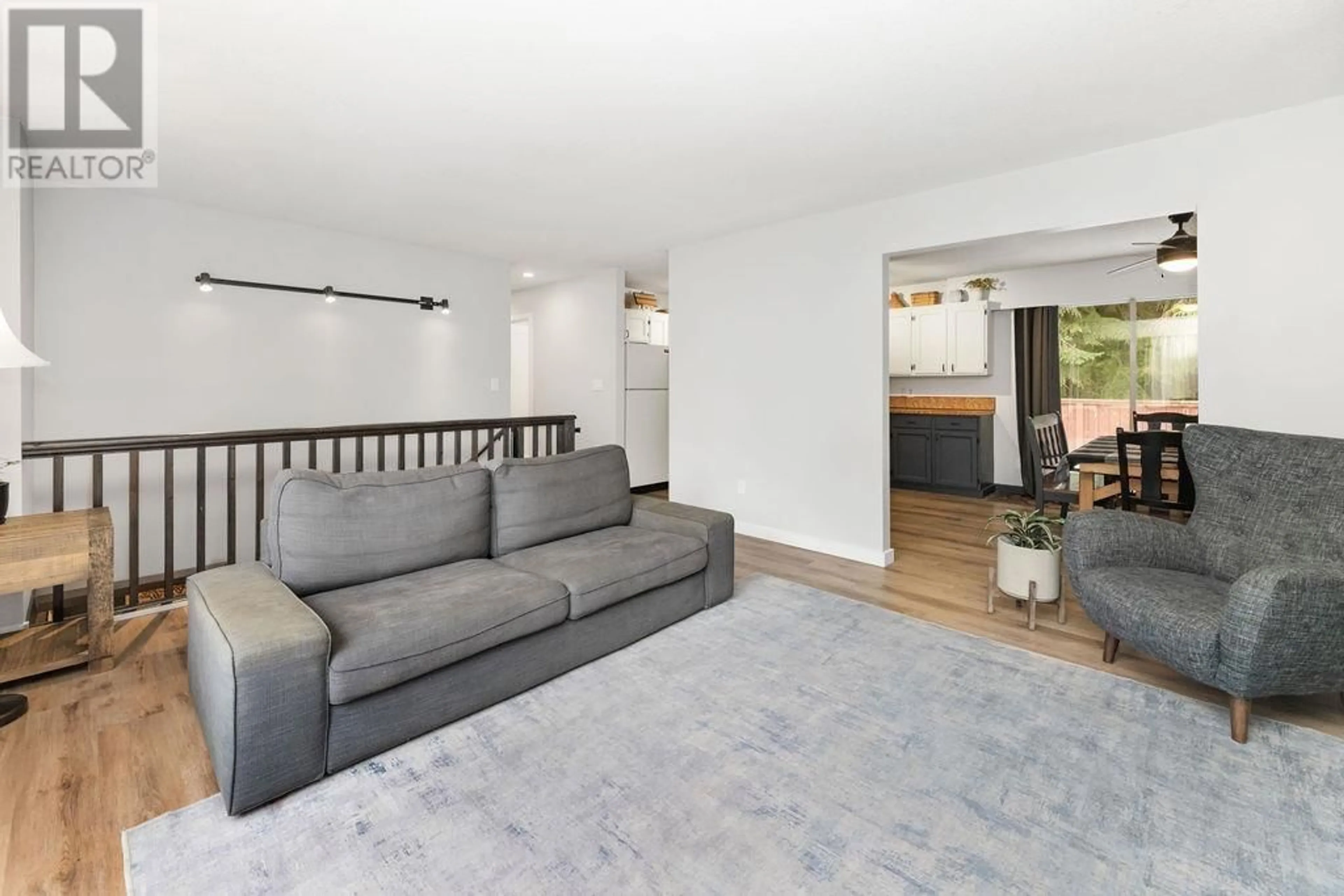 Living room with furniture, unknown for 1020 FIRCREST ROAD, Gibsons British Columbia V0N1V4