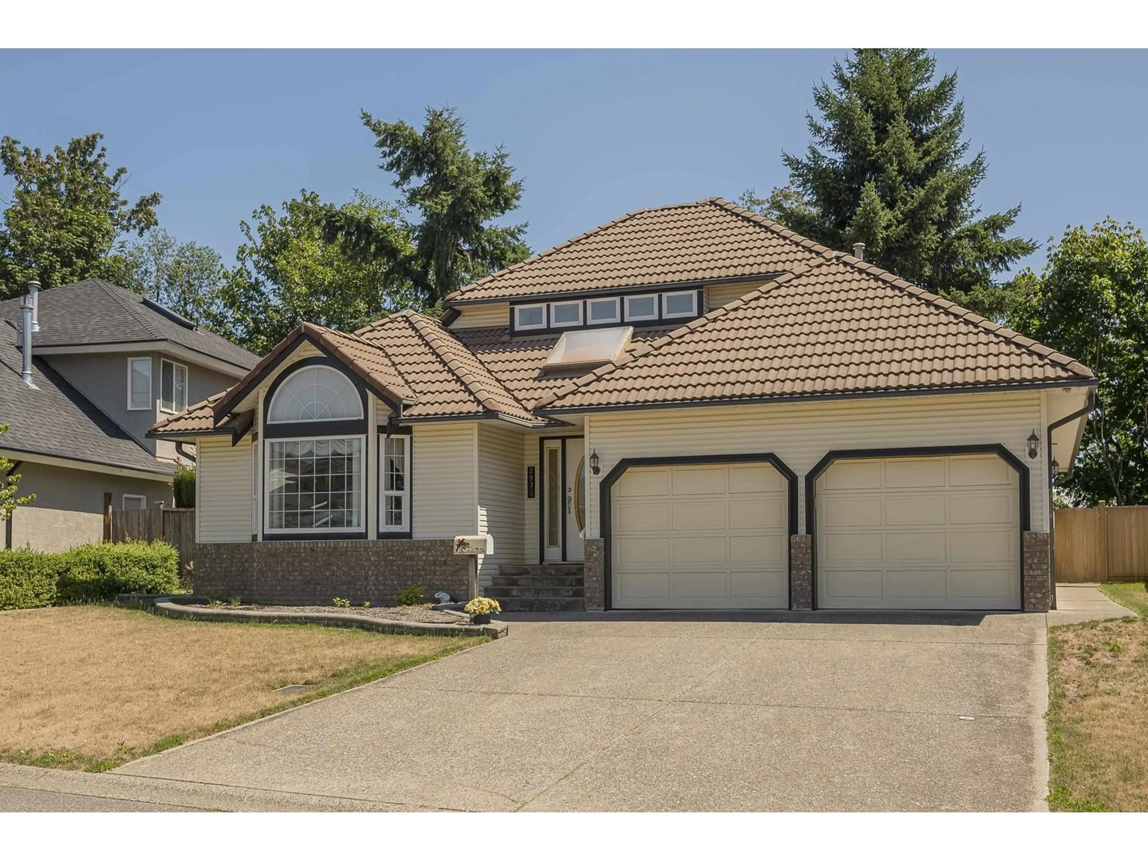 Home with vinyl exterior material, street for 2971 SOUTHERN, Abbotsford British Columbia V2T5H8