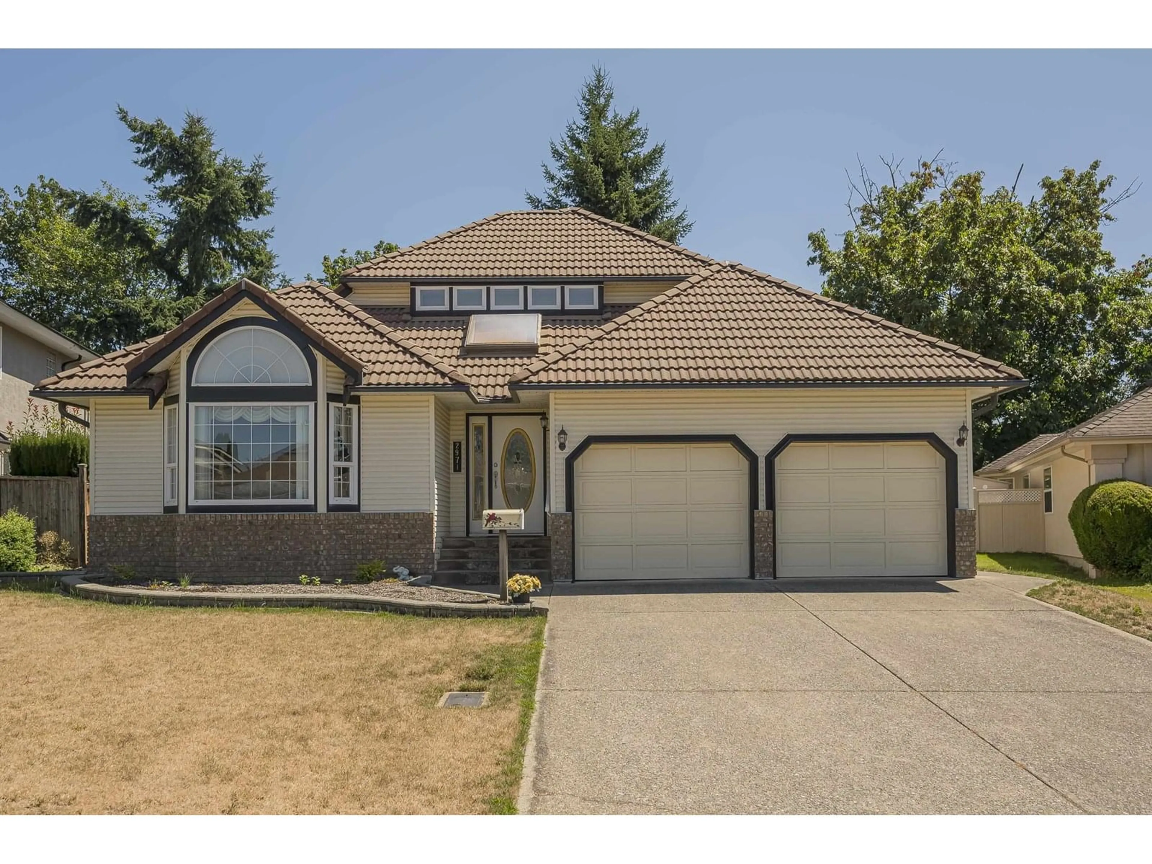 Home with vinyl exterior material, street for 2971 SOUTHERN, Abbotsford British Columbia V2T5H8