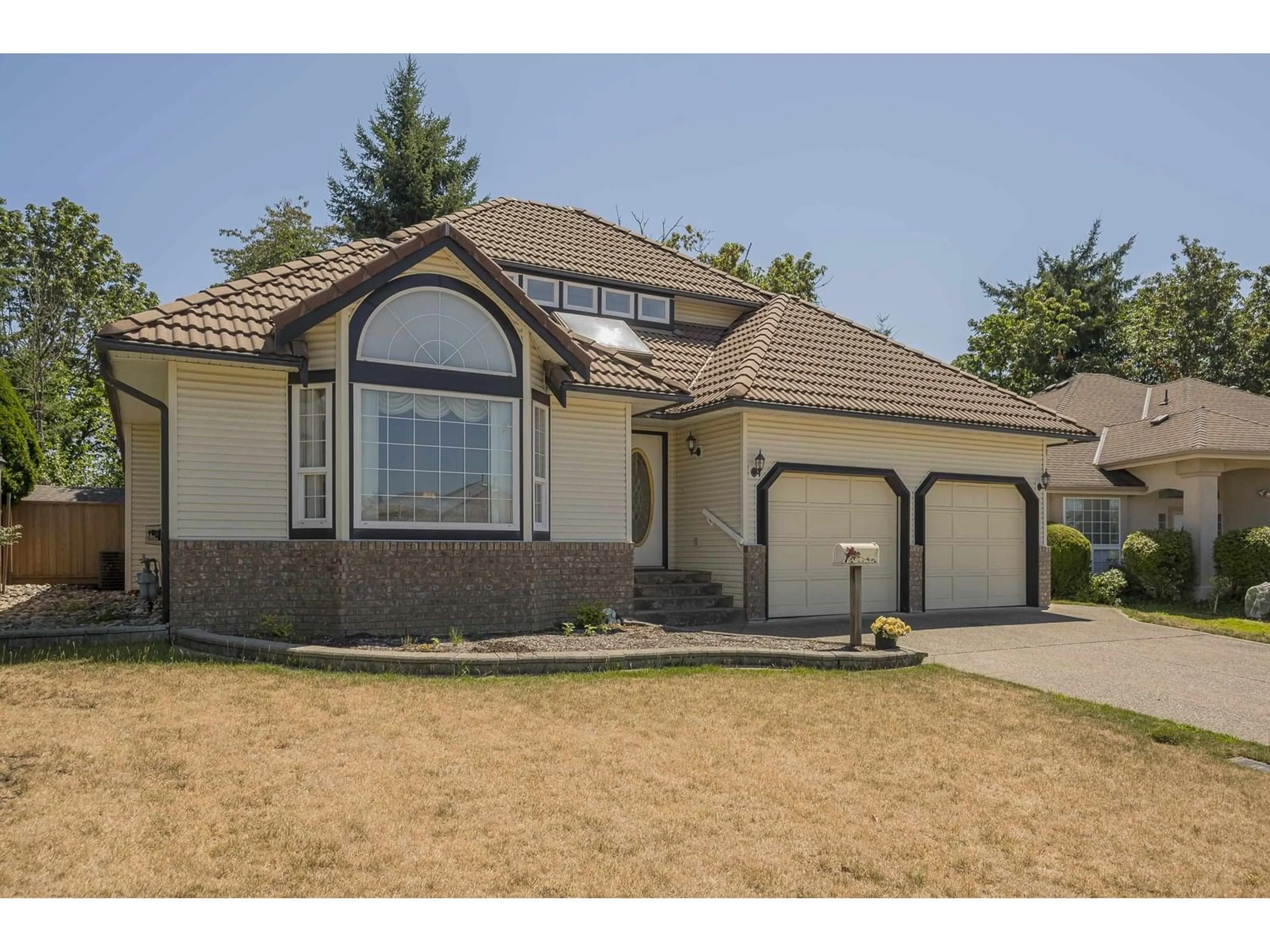 Home with vinyl exterior material, street for 2971 SOUTHERN, Abbotsford British Columbia V2T5H8