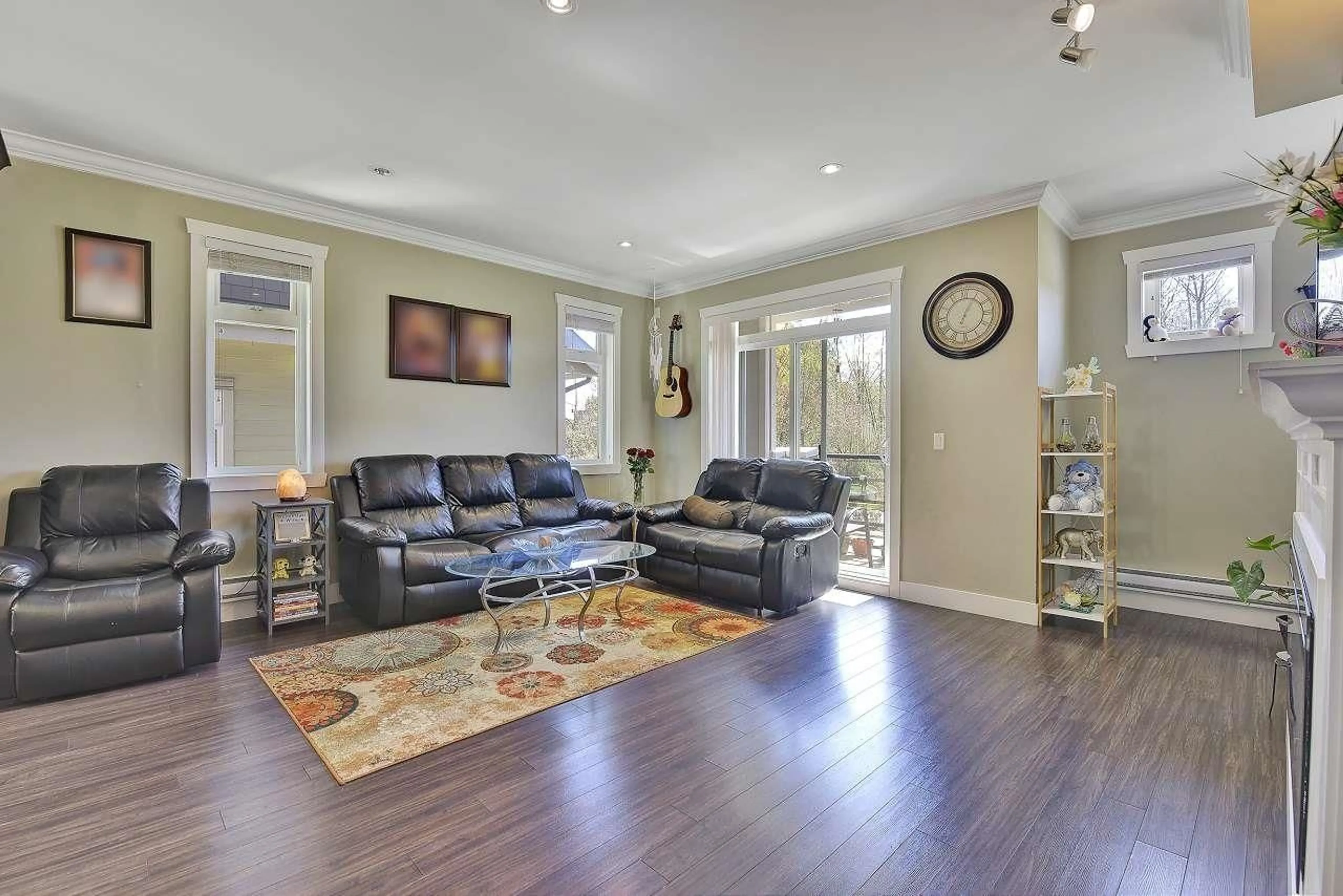 Living room with furniture, wood/laminate floor for 6 - 14285 64, Surrey British Columbia V3W1Z2