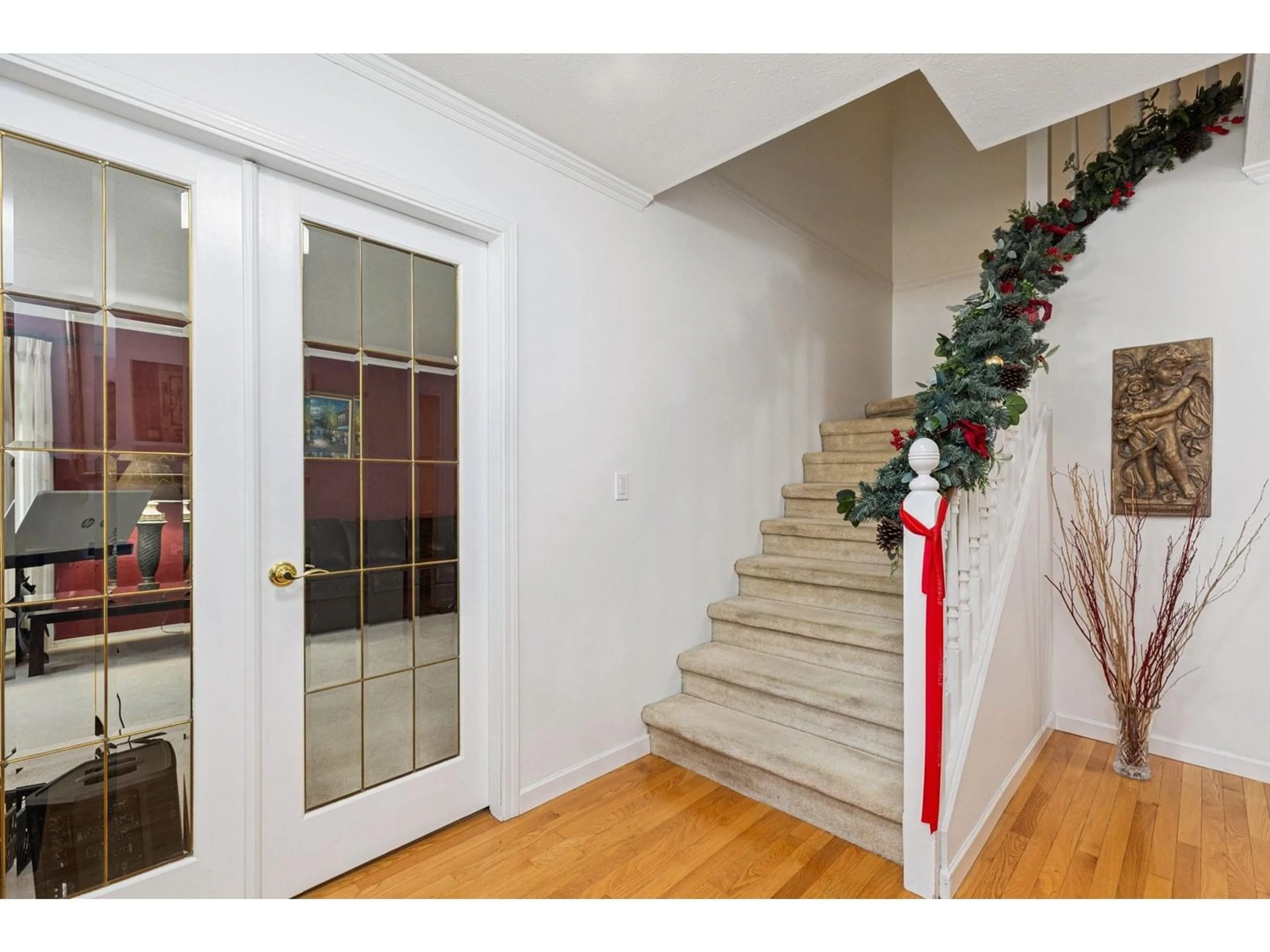 Indoor entryway for 12157 BOUNDARY SOUTH, Surrey British Columbia V3X2B7