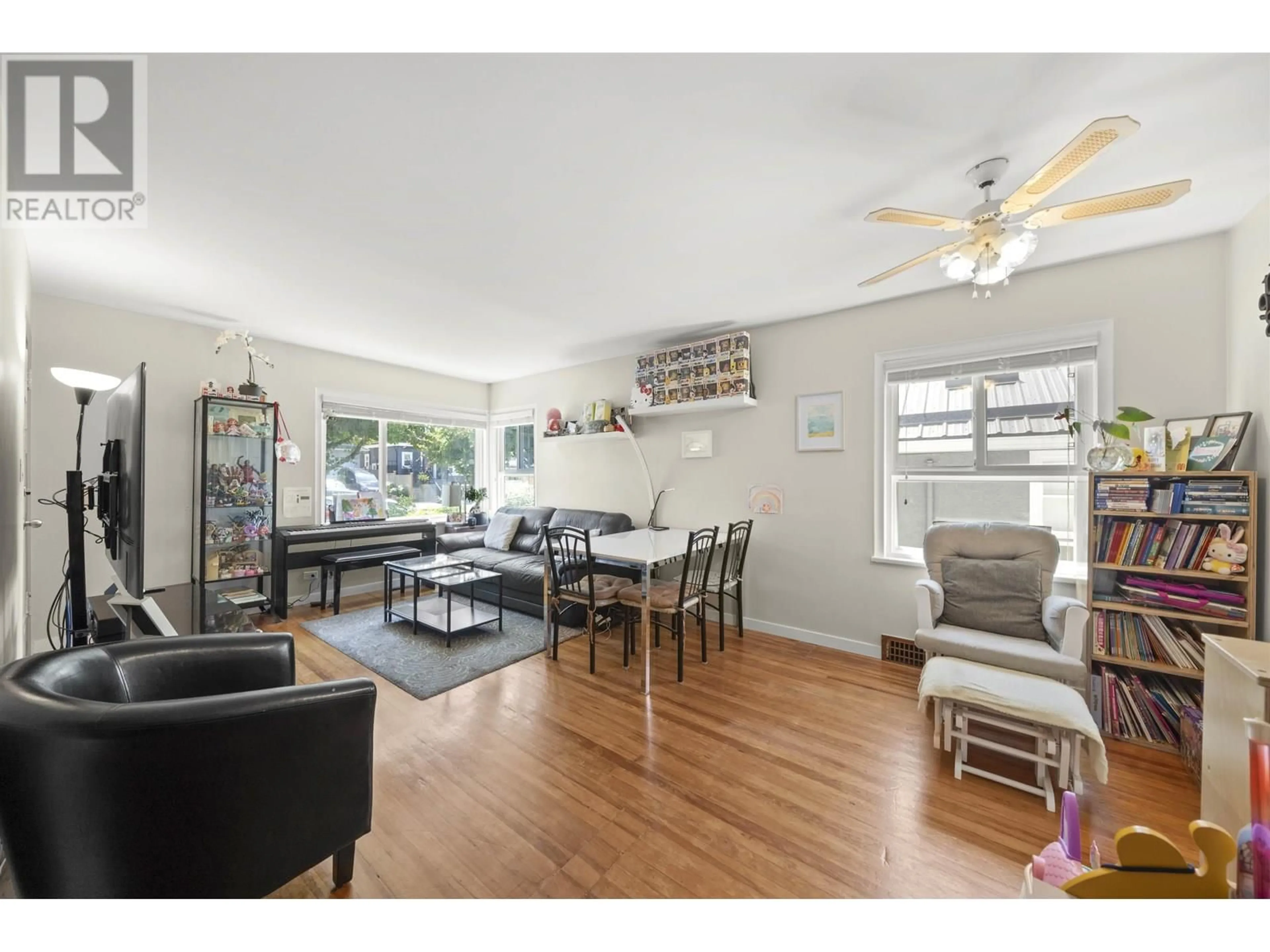 Living room with furniture, wood/laminate floor for 4763 KILLARNEY STREET, Vancouver British Columbia V5R3V6