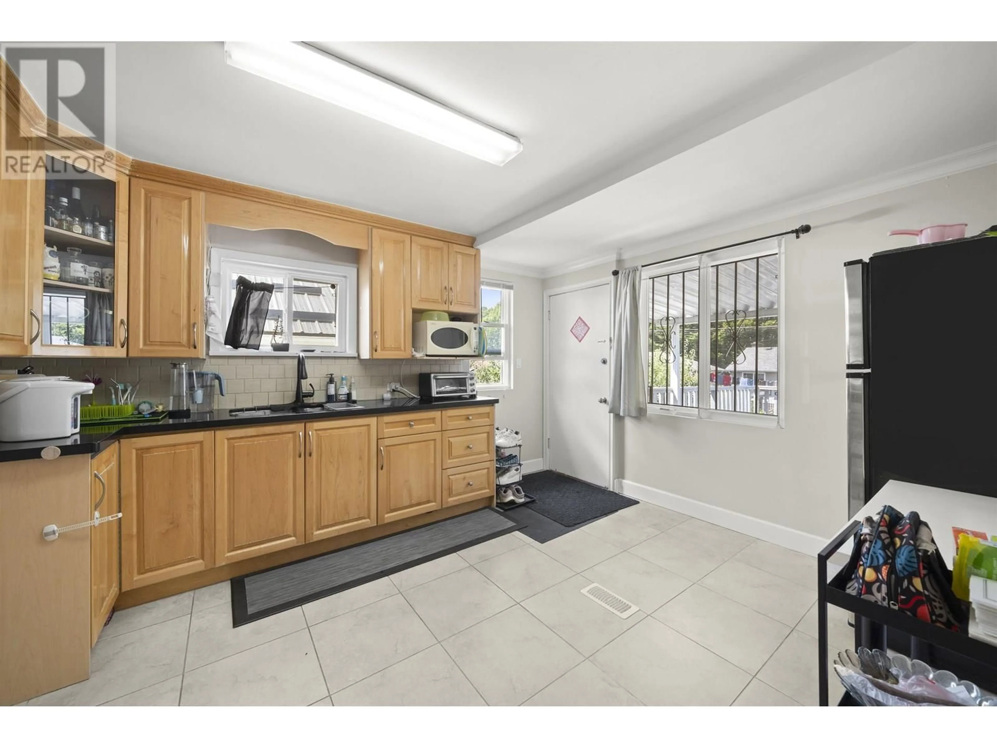 Standard kitchen, ceramic/tile floor for 4763 KILLARNEY STREET, Vancouver British Columbia V5R3V6