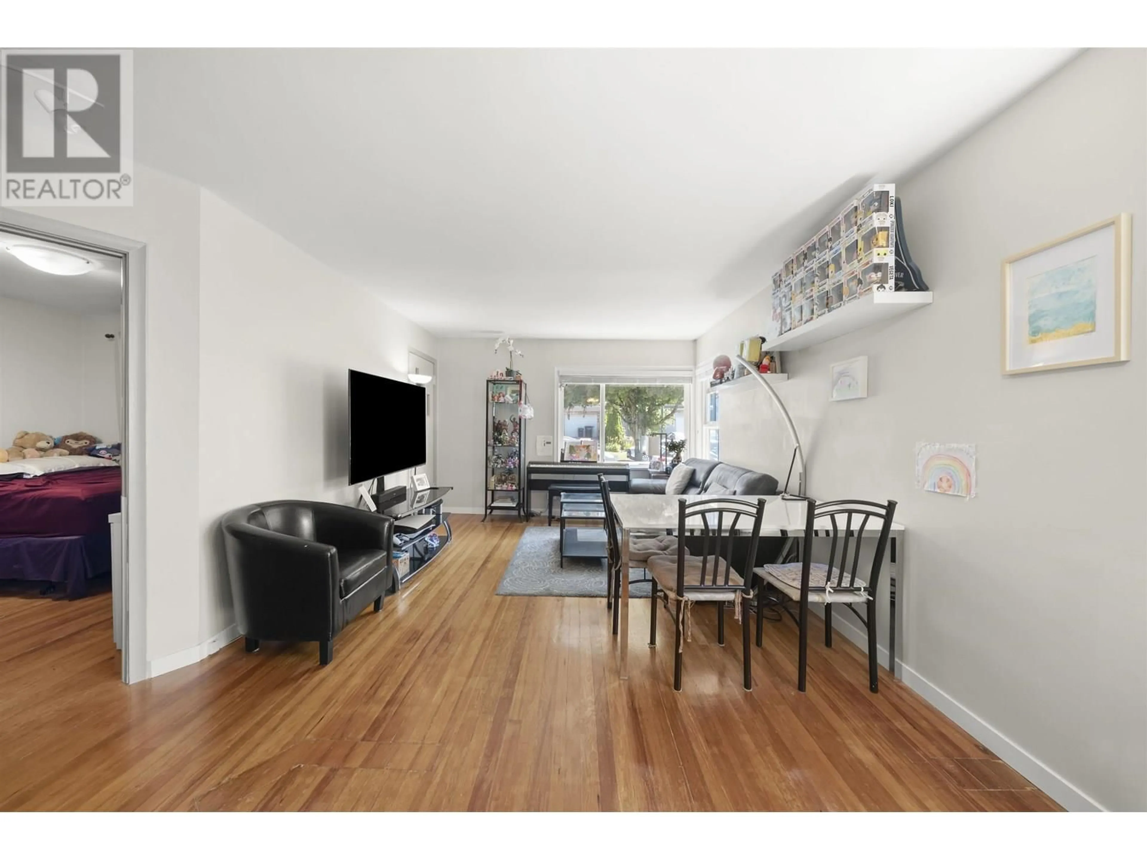 Living room with furniture, wood/laminate floor for 4763 KILLARNEY STREET, Vancouver British Columbia V5R3V6