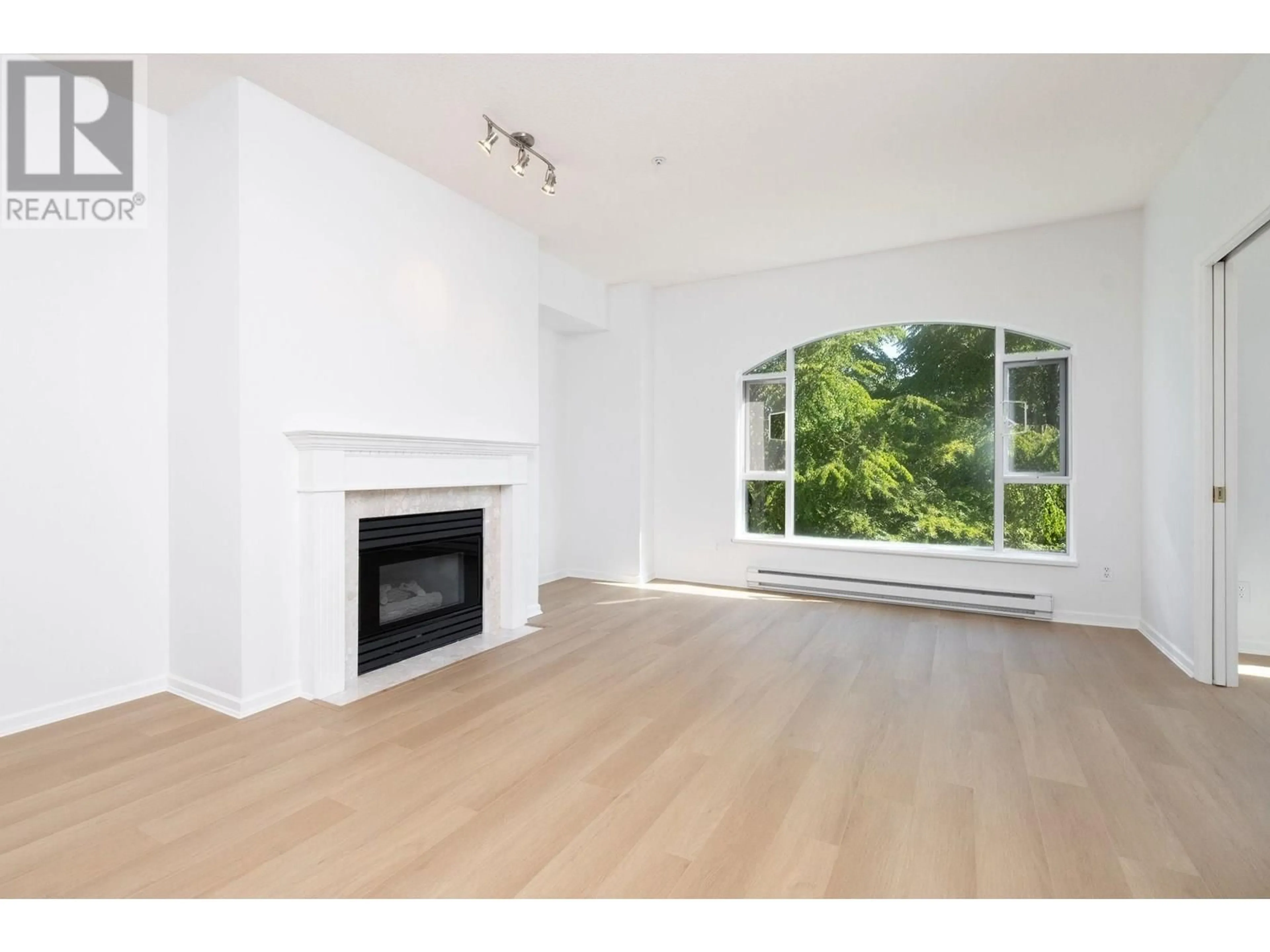 Living room with furniture, wood/laminate floor for 208 - 5262 OAKMOUNT CRESCENT, Burnaby British Columbia V5H4R7