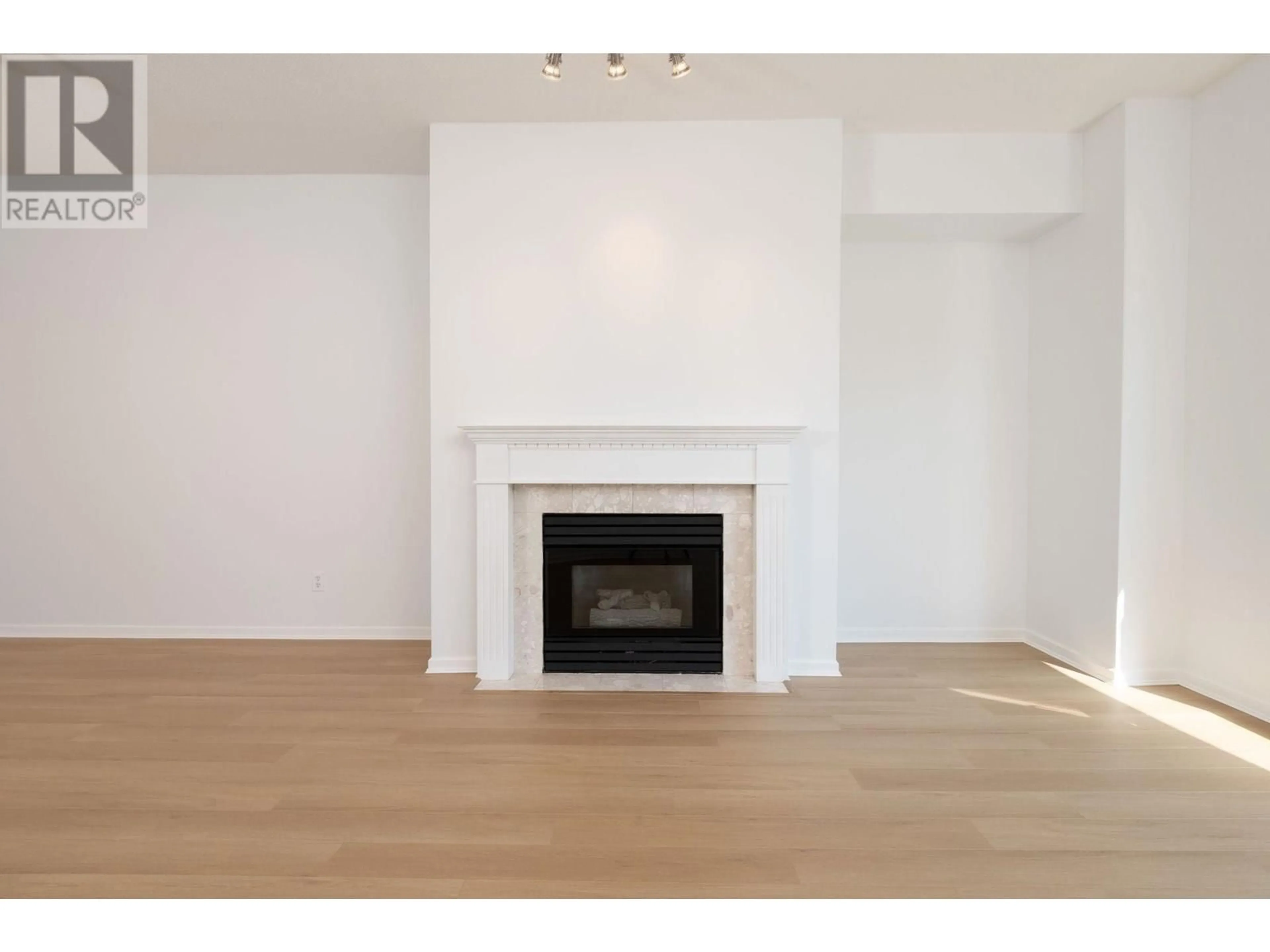 A pic of a room for 208 - 5262 OAKMOUNT CRESCENT, Burnaby British Columbia V5H4R7