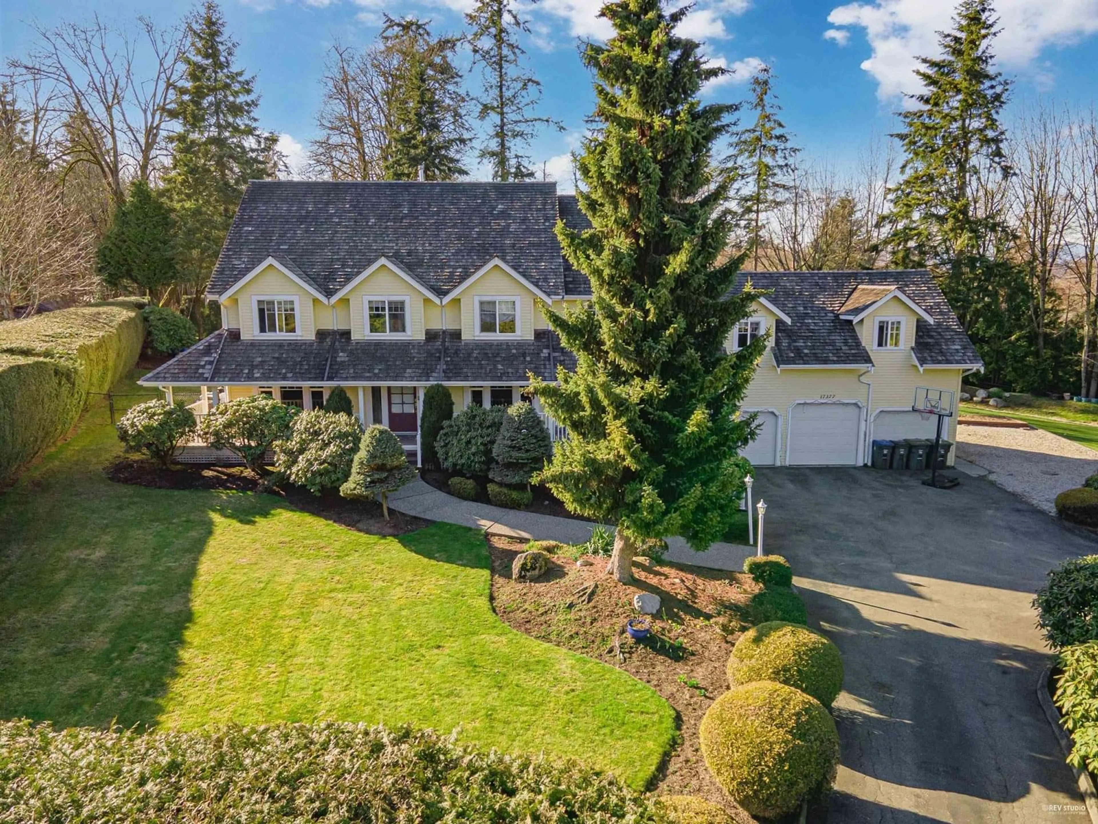 A pic from outside/outdoor area/front of a property/back of a property/a pic from drone, street for 17377 28A, Surrey British Columbia V3Z0E7