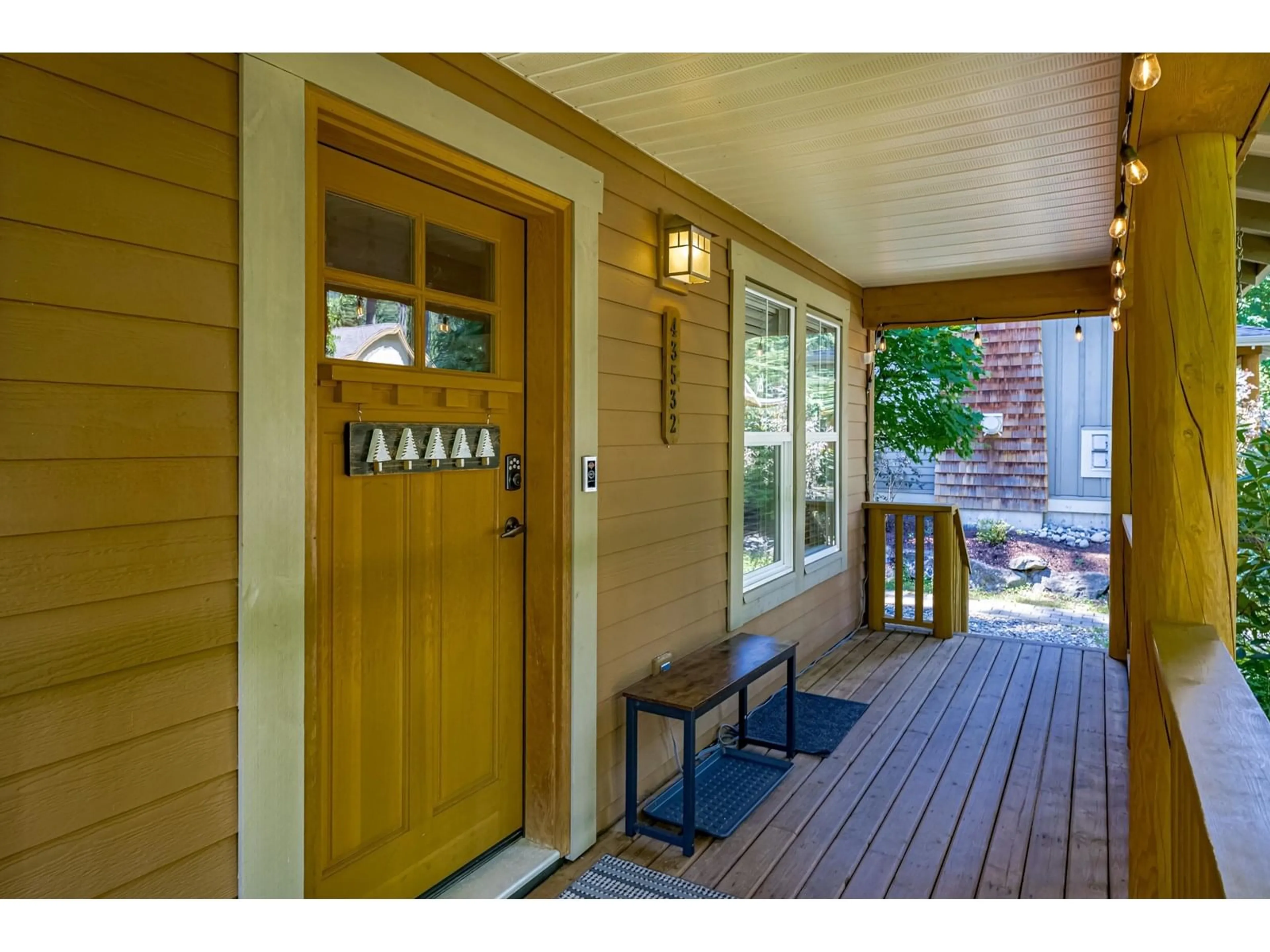 Indoor entryway for 43532 RED HAWK PASS, Lindell Beach British Columbia V2R0E1