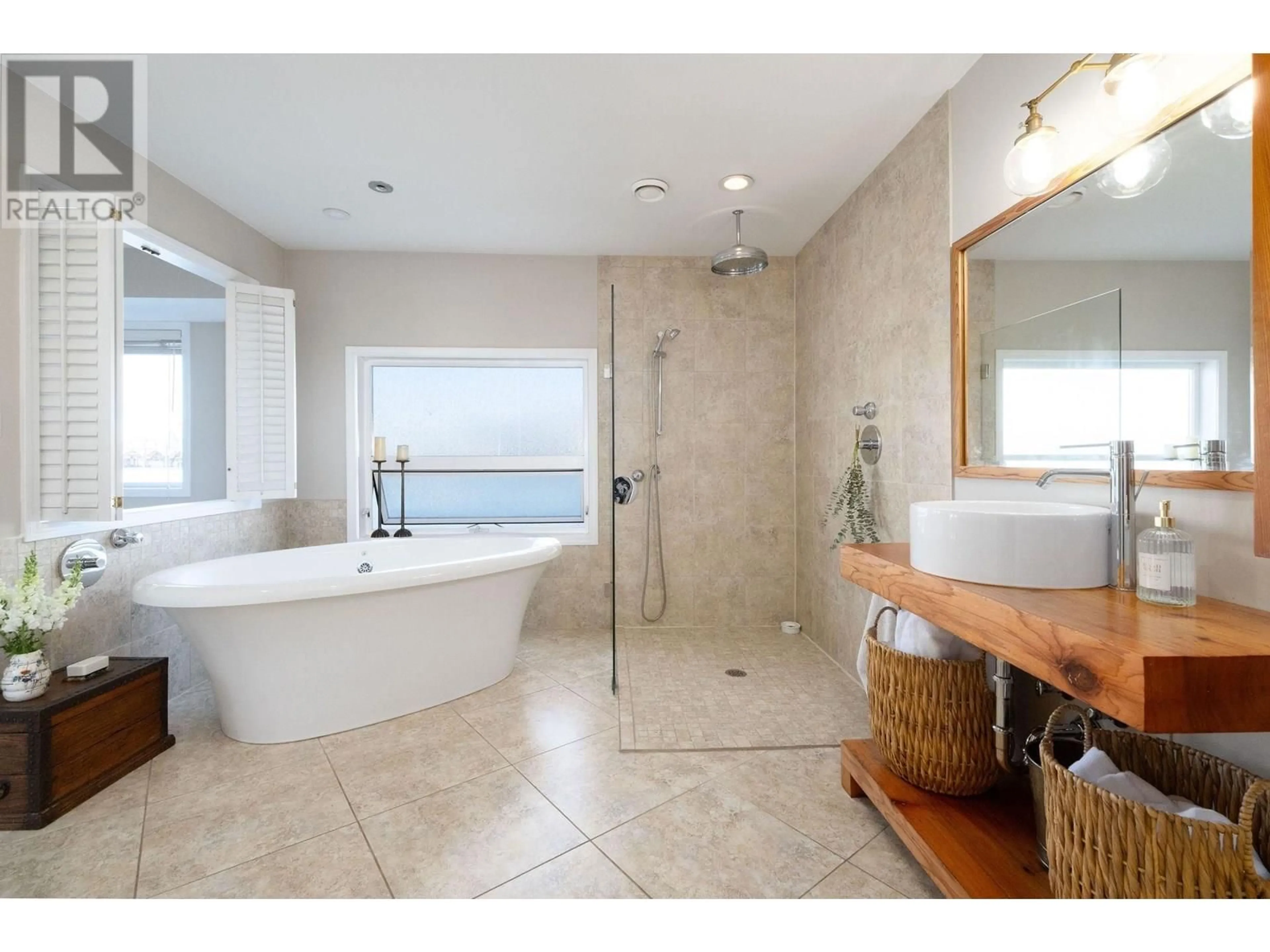 Contemporary bathroom, ceramic/tile floor for A27 - 415 ESPLANADE AVENUE, North Vancouver British Columbia V7M1A6