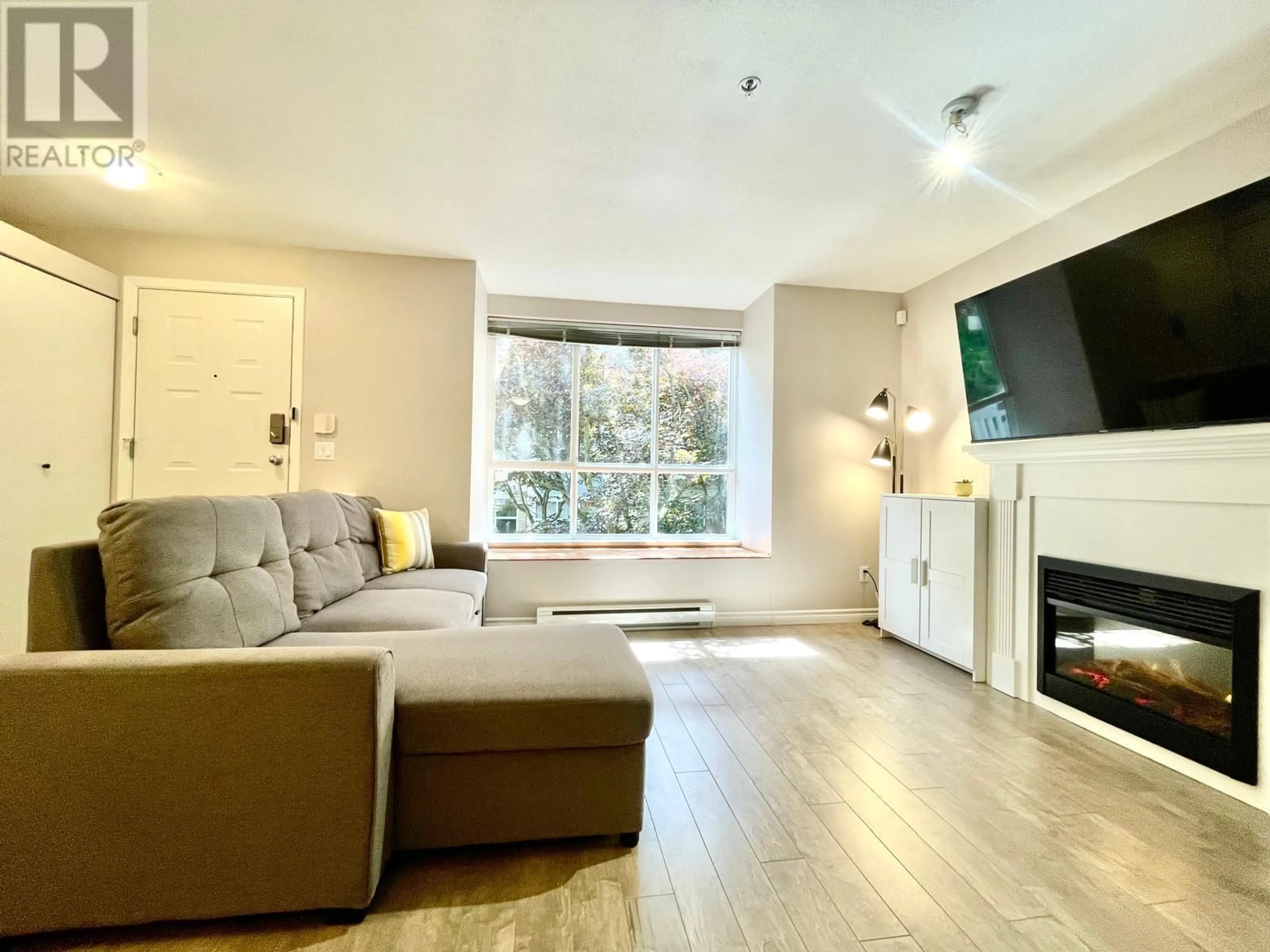 Living room with furniture, wood/laminate floor for 24 - 7128 STRIDE AVENUE, Burnaby British Columbia V3N1T5