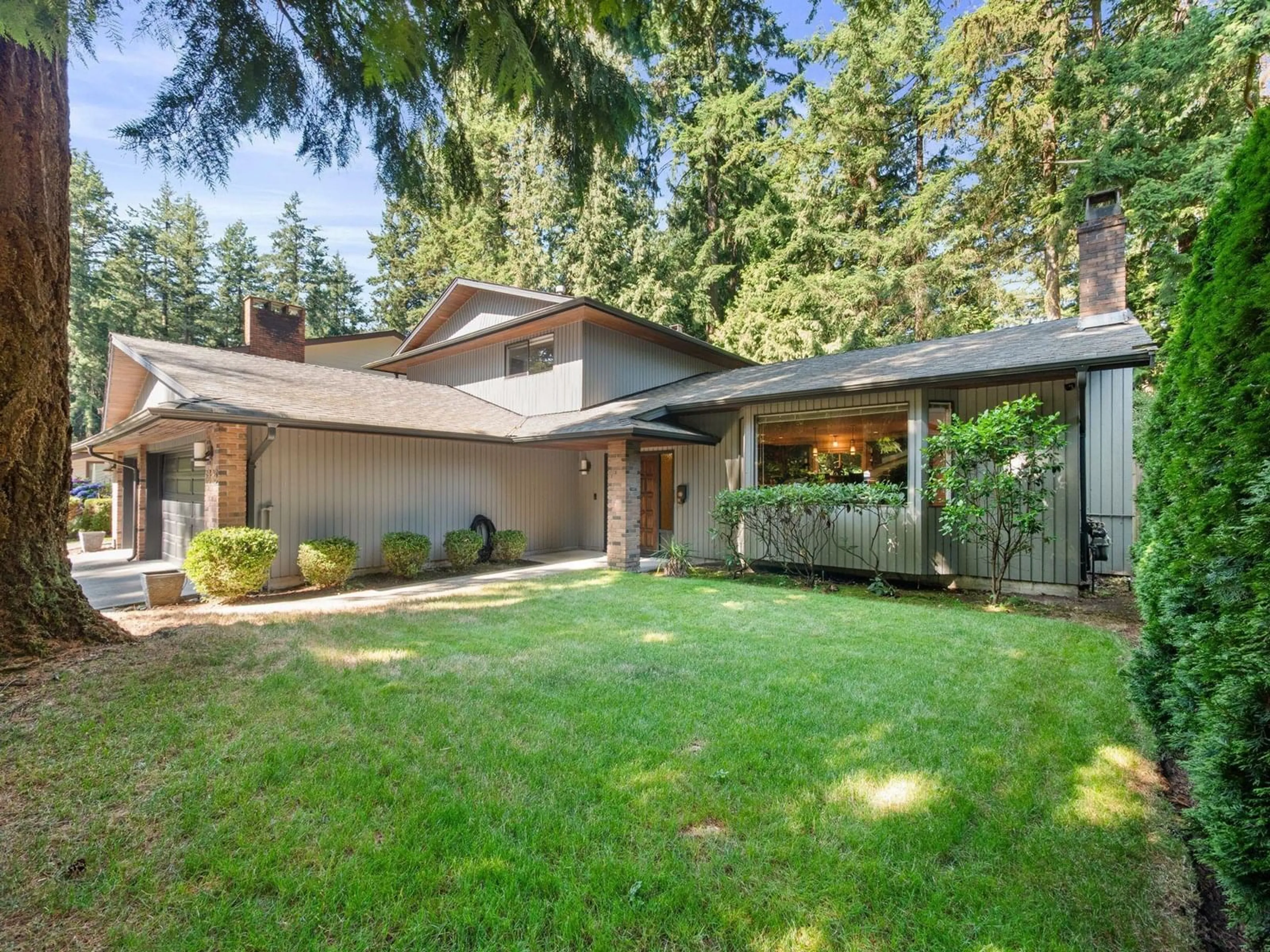 Home with vinyl exterior material, unknown for 6823 SUSSEX, Delta British Columbia V4E2J7