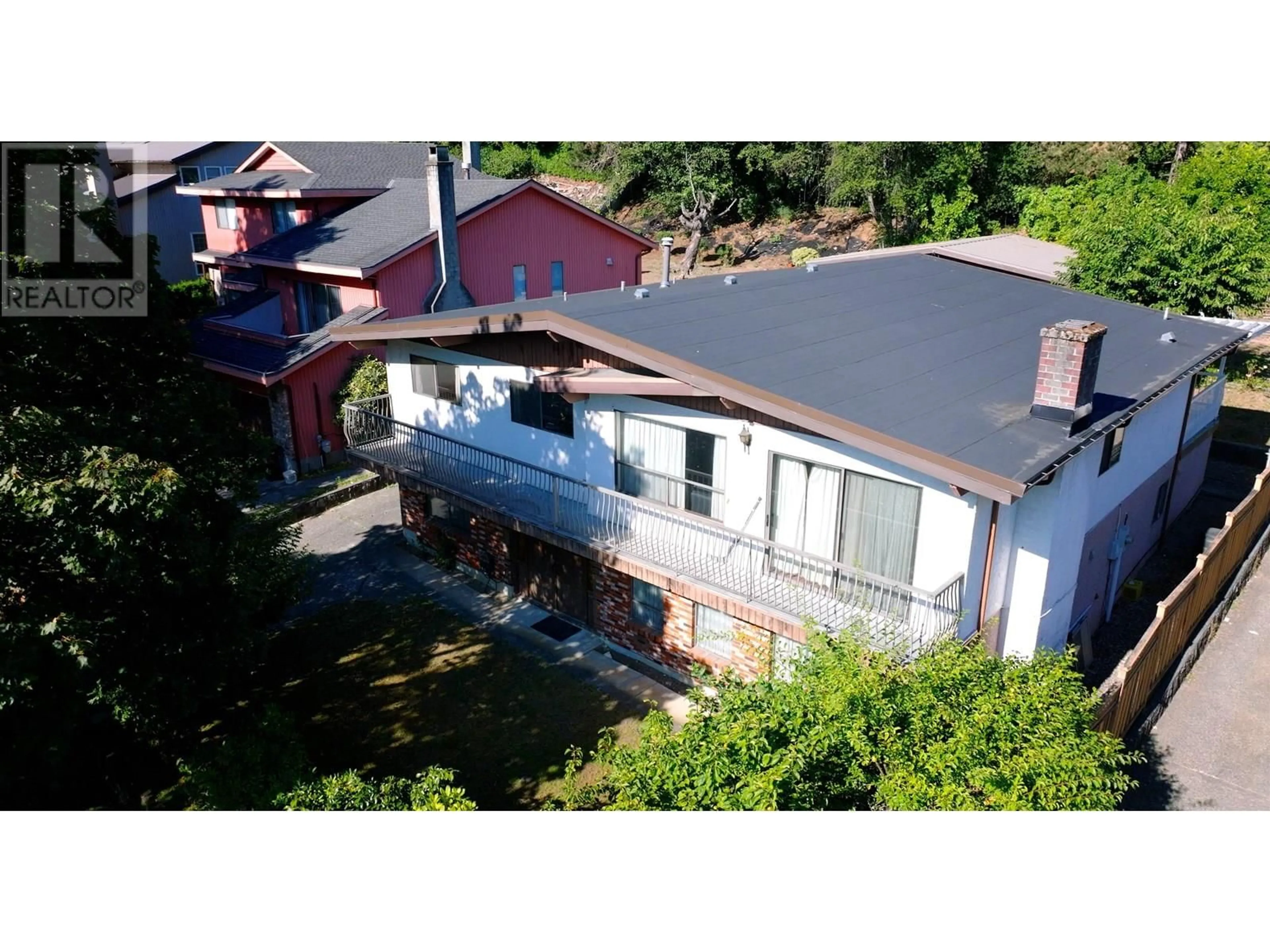 A pic from outside/outdoor area/front of a property/back of a property/a pic from drone, building for 1362 PHILLIPS AVENUE, Burnaby British Columbia V5A3Z3