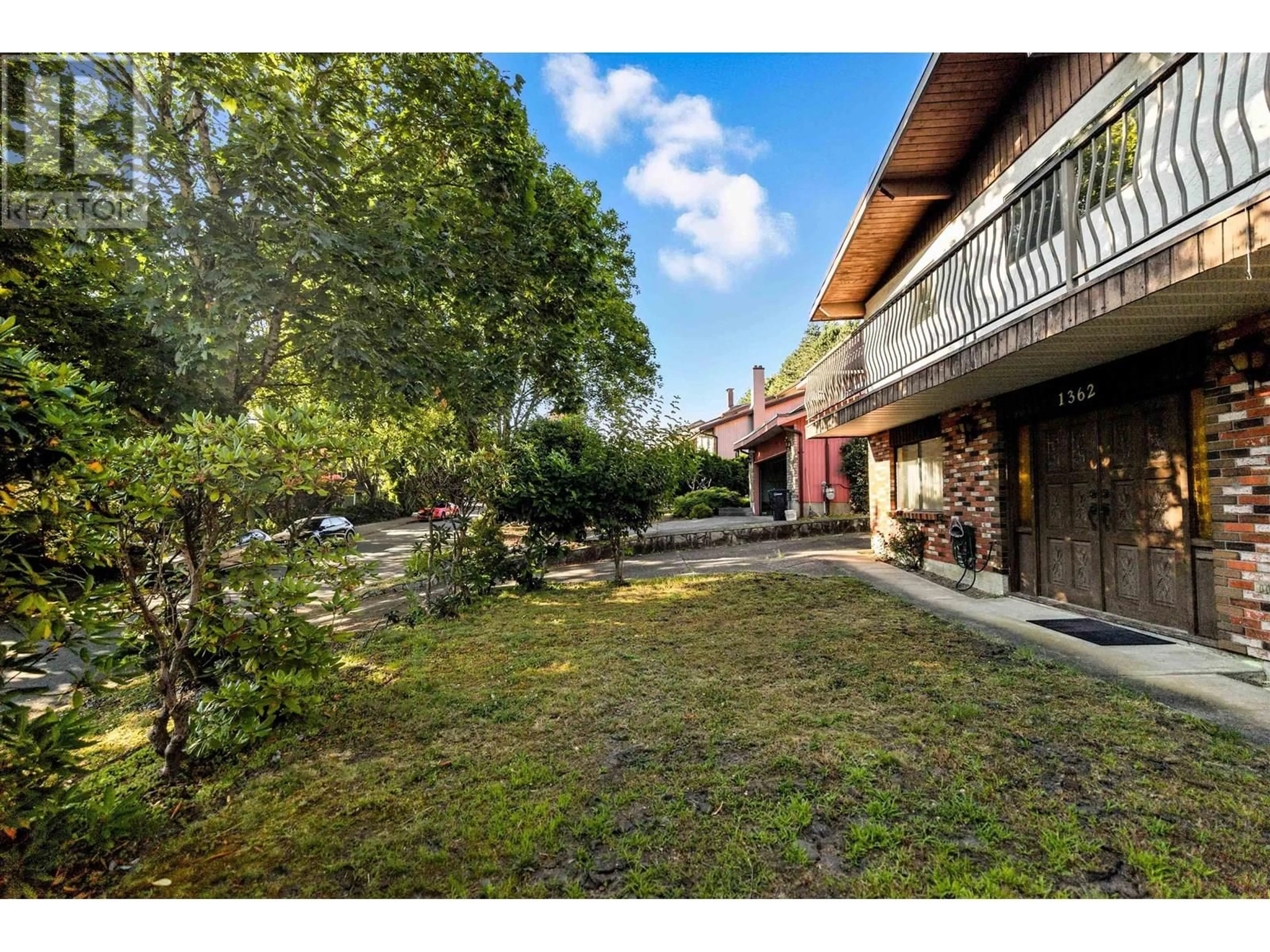 Patio, unknown for 1362 PHILLIPS AVENUE, Burnaby British Columbia V5A3Z3