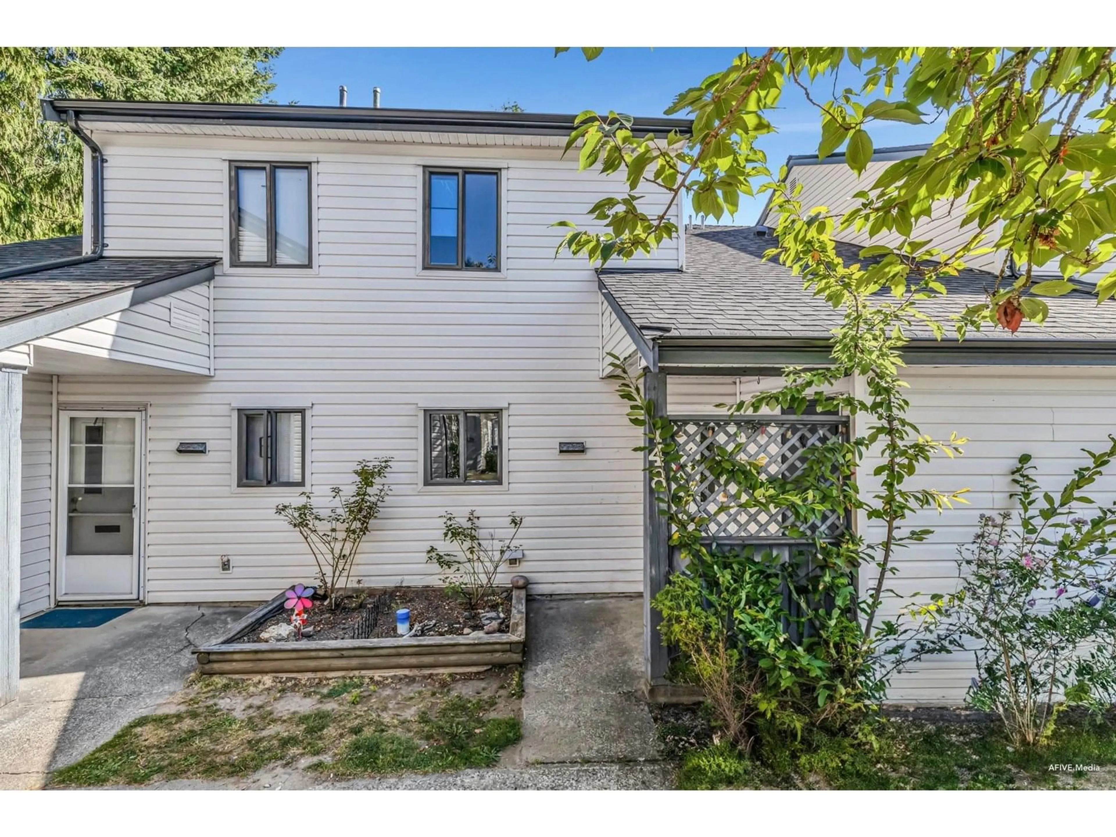 A pic from outside/outdoor area/front of a property/back of a property/a pic from drone, street for 148 - 13758 67, Surrey British Columbia V3W6X6