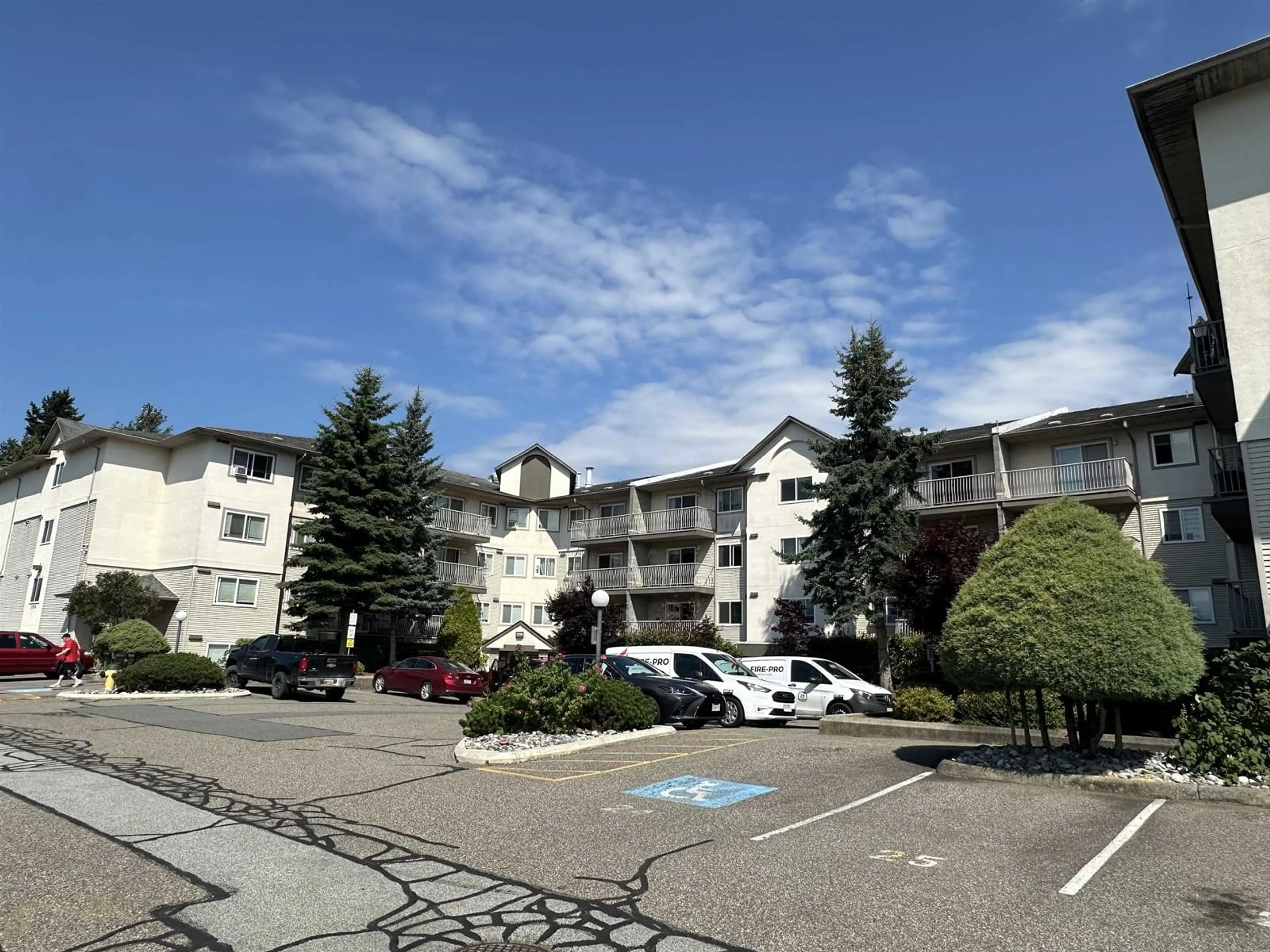 A pic from outside/outdoor area/front of a property/back of a property/a pic from drone, mountain view for 422 - 7694 EVANS ROAD, Chilliwack British Columbia V2R3W3