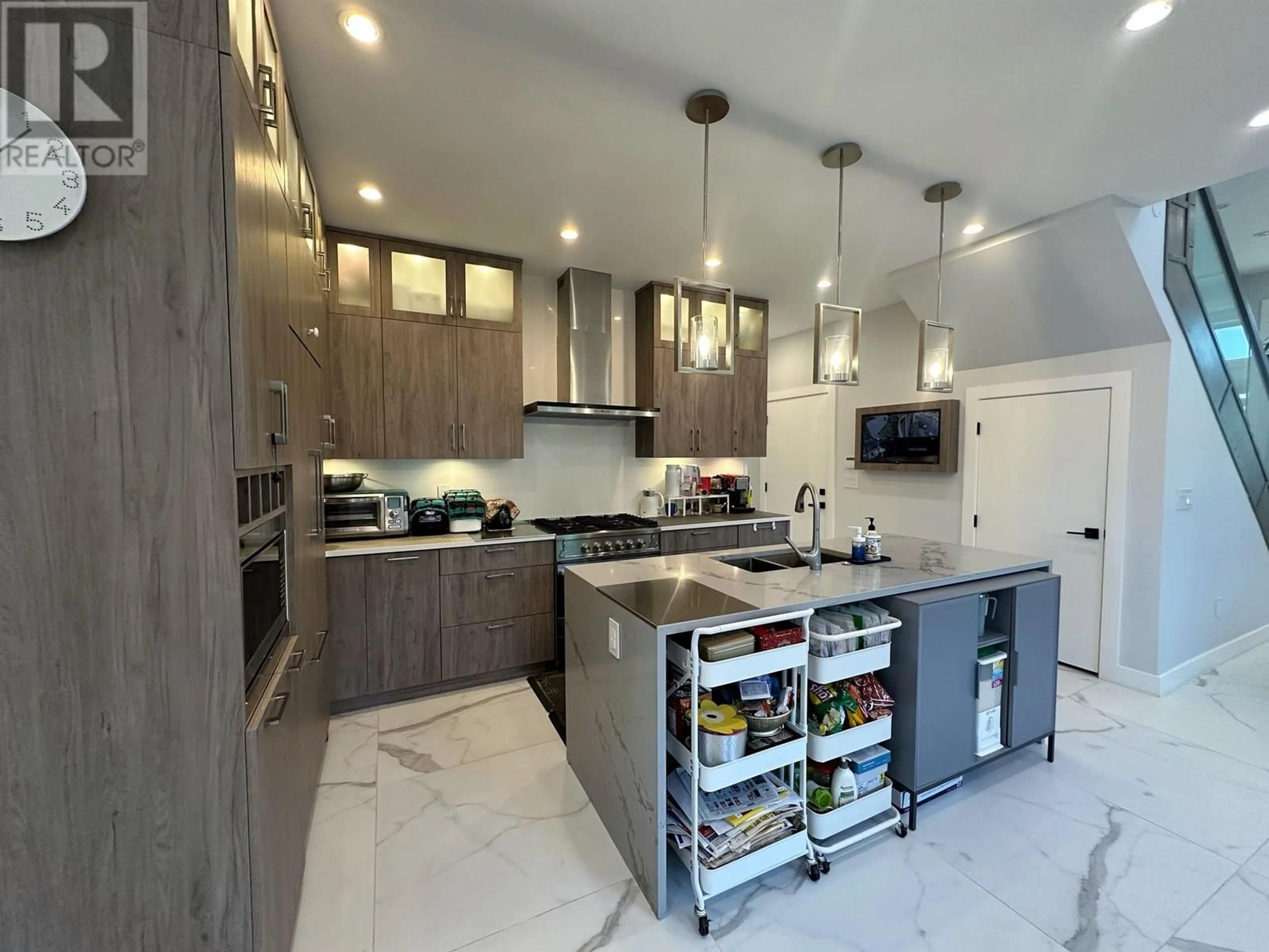 Contemporary kitchen, unknown for 4098 FOREST STREET, Burnaby British Columbia V5G1X1