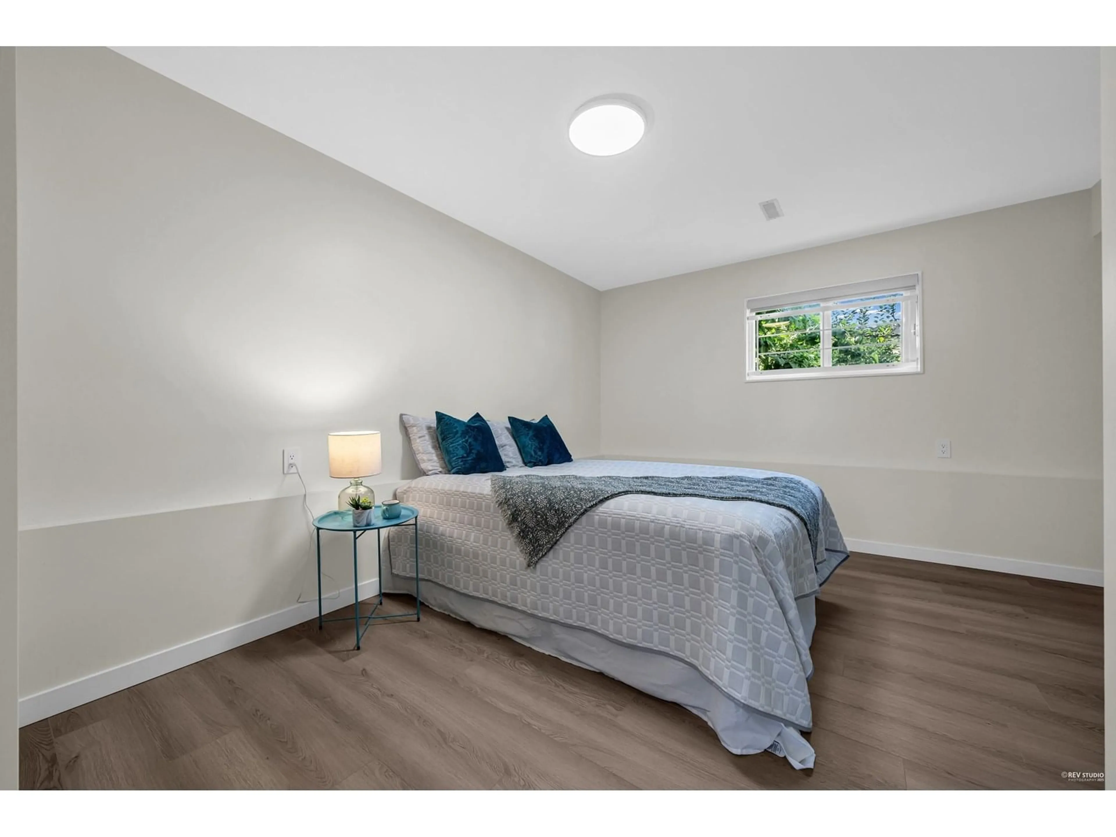 Bedroom with bed, wood/laminate floor for 26580 28B, Langley British Columbia V4W3B2