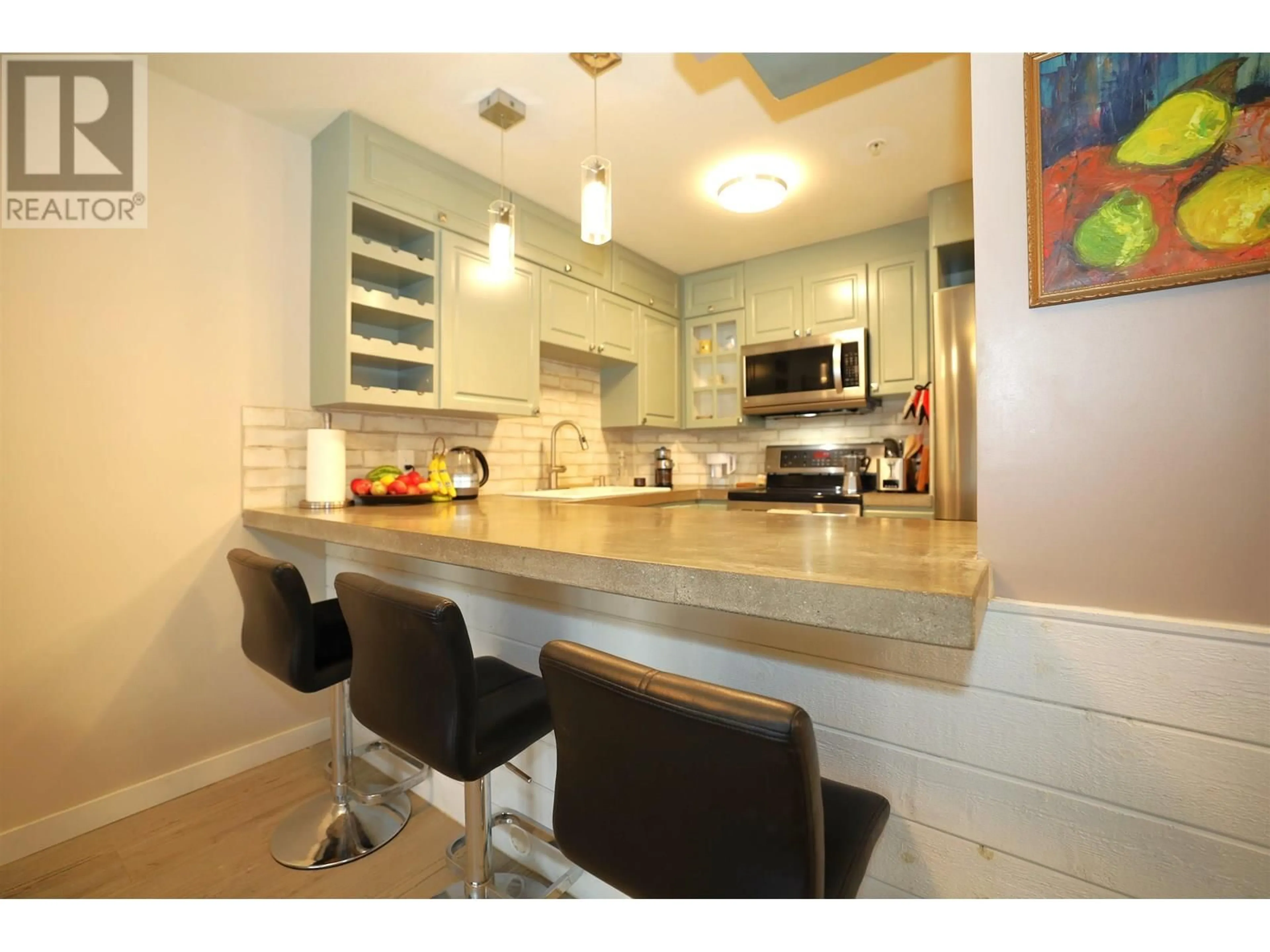 Open concept kitchen, unknown for 202 - 703 GIBSONS WAY, Gibsons British Columbia V0N1V9