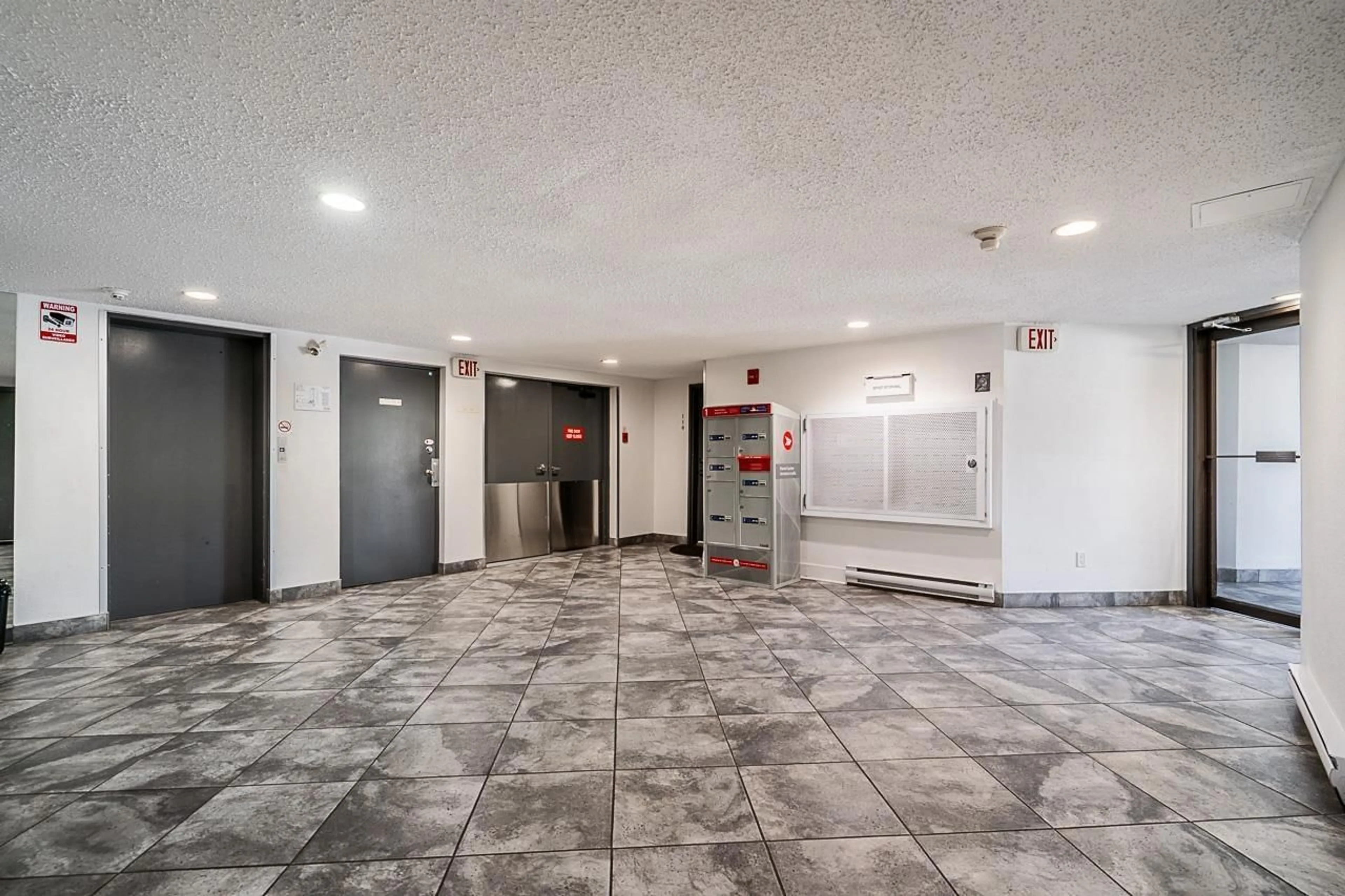 Indoor foyer for 112 - 5294 204TH, Langley British Columbia V3A1Z1